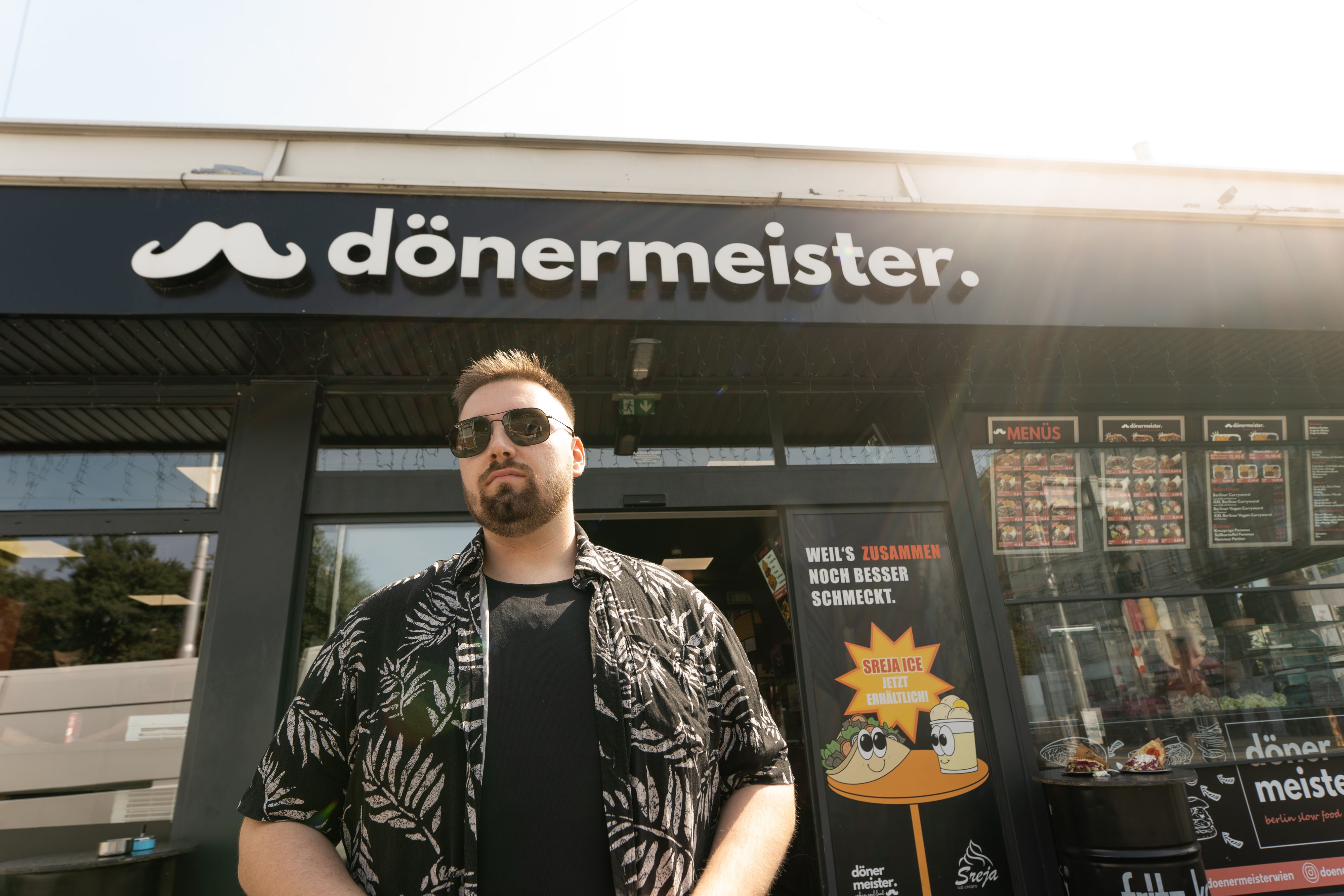 Robert F hat eine Hymne auf den Dönermeister komponiert - am Wochenende ist öffentlicher Videodreh