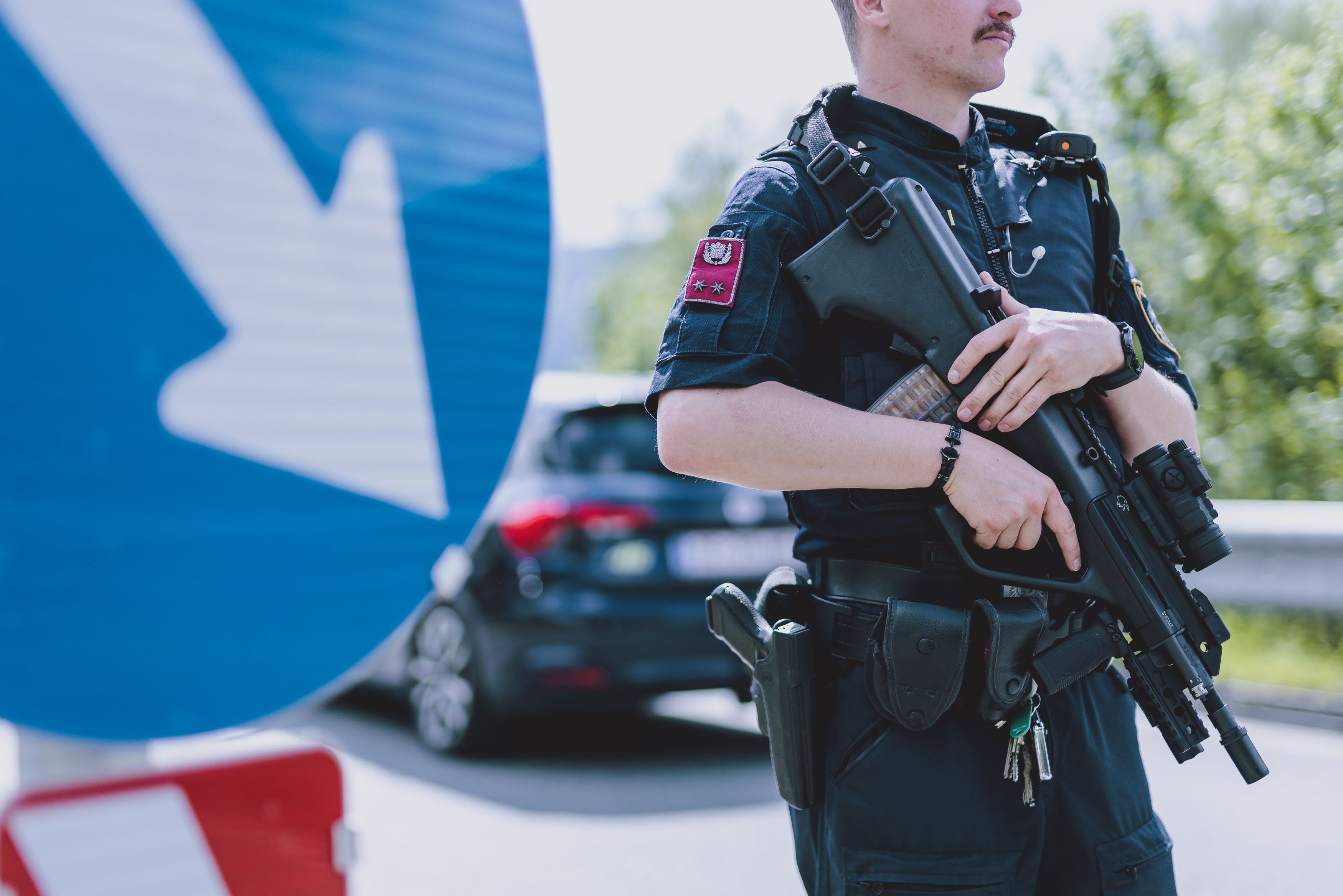 Im Bezirk Hartberg-Fürstenfeld läuft derzeit eine Alarmfahndung nach einem flüchtigen Straftäter. (Symbolbild)
