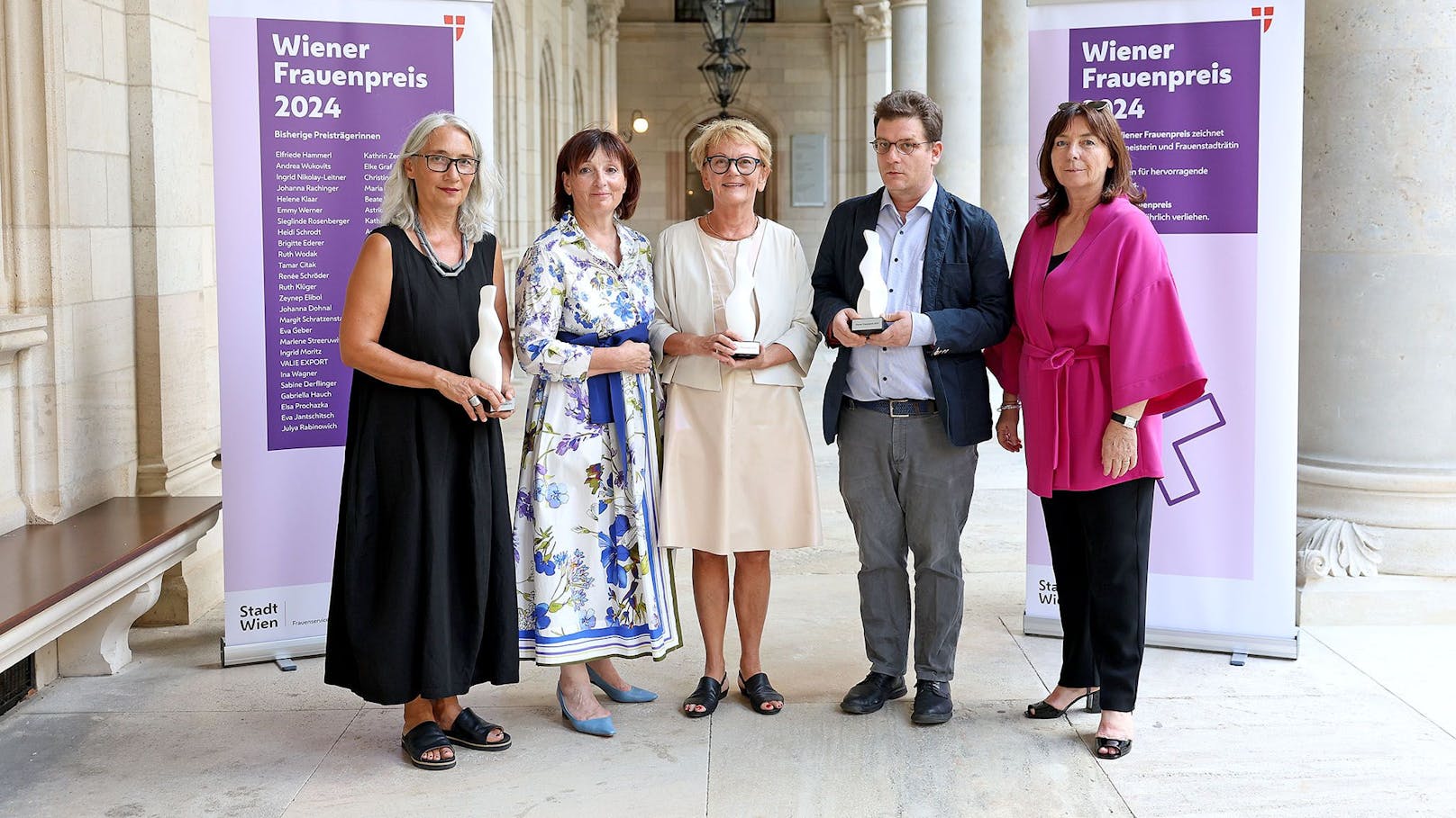 Petra Unger, Waltraud Karner-Kremser, Vorsitzende des Gemeinderatsausschusses für Wohnen, Wohnbau, Stadterneuerung und Frauen, Marlies Ettl, Jan Kreisky und Martina Ludwig-Faymann, Gemeinderätin und Vorsitzende des Vereins Wiener Frauenhäuser. 