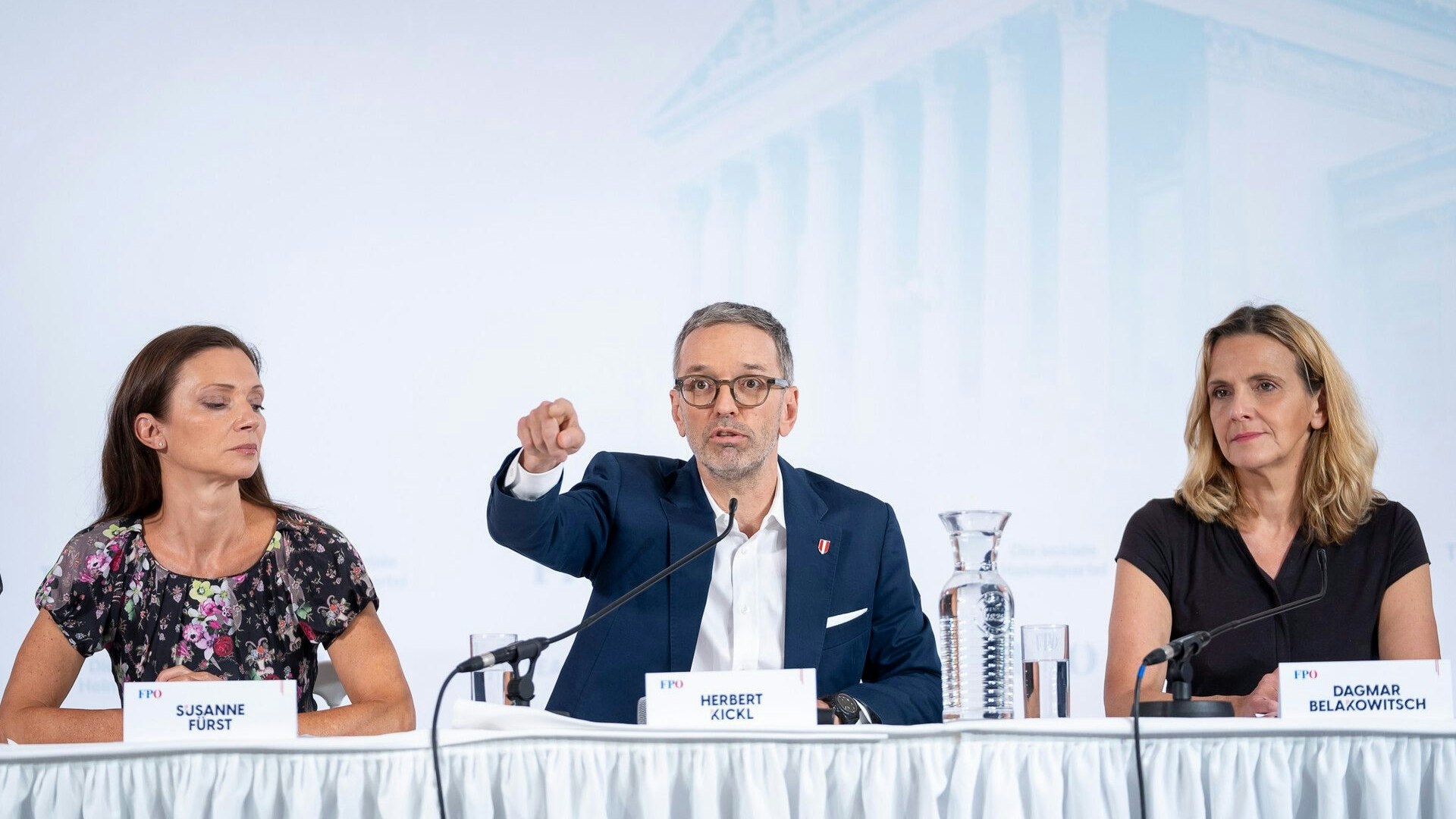 Heute.at - FPÖ: Heute neue Plakate, Samstag Kickl-Brandrede