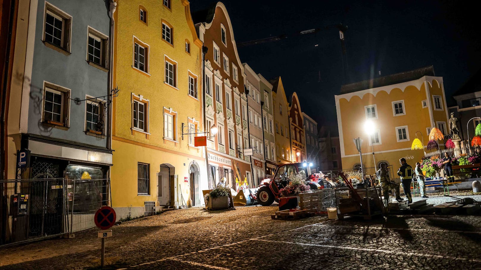 Nach dem Einsturz eines Kellers in Schärding (Oberösterreich) sind in der Nacht auf Mittwoch die beiden verschütteten Bauarbeiter tot geborgen worden.