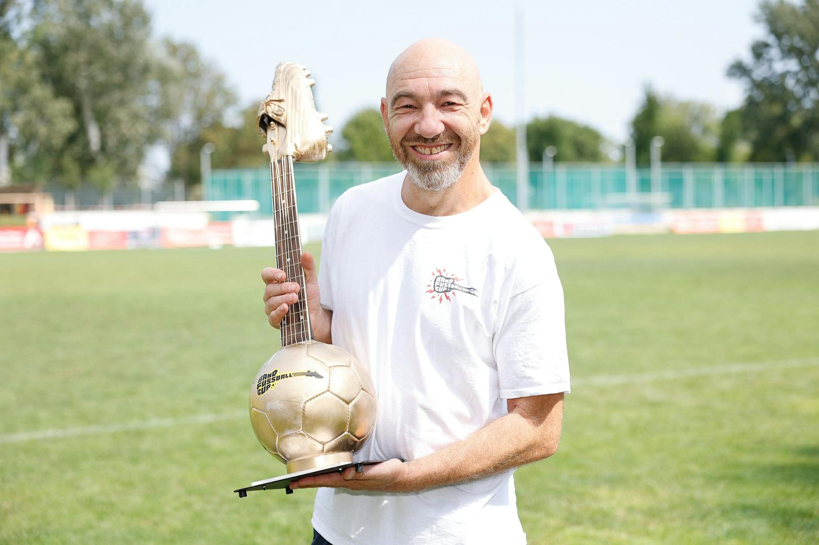 Roman Gregory mit dem Pokal