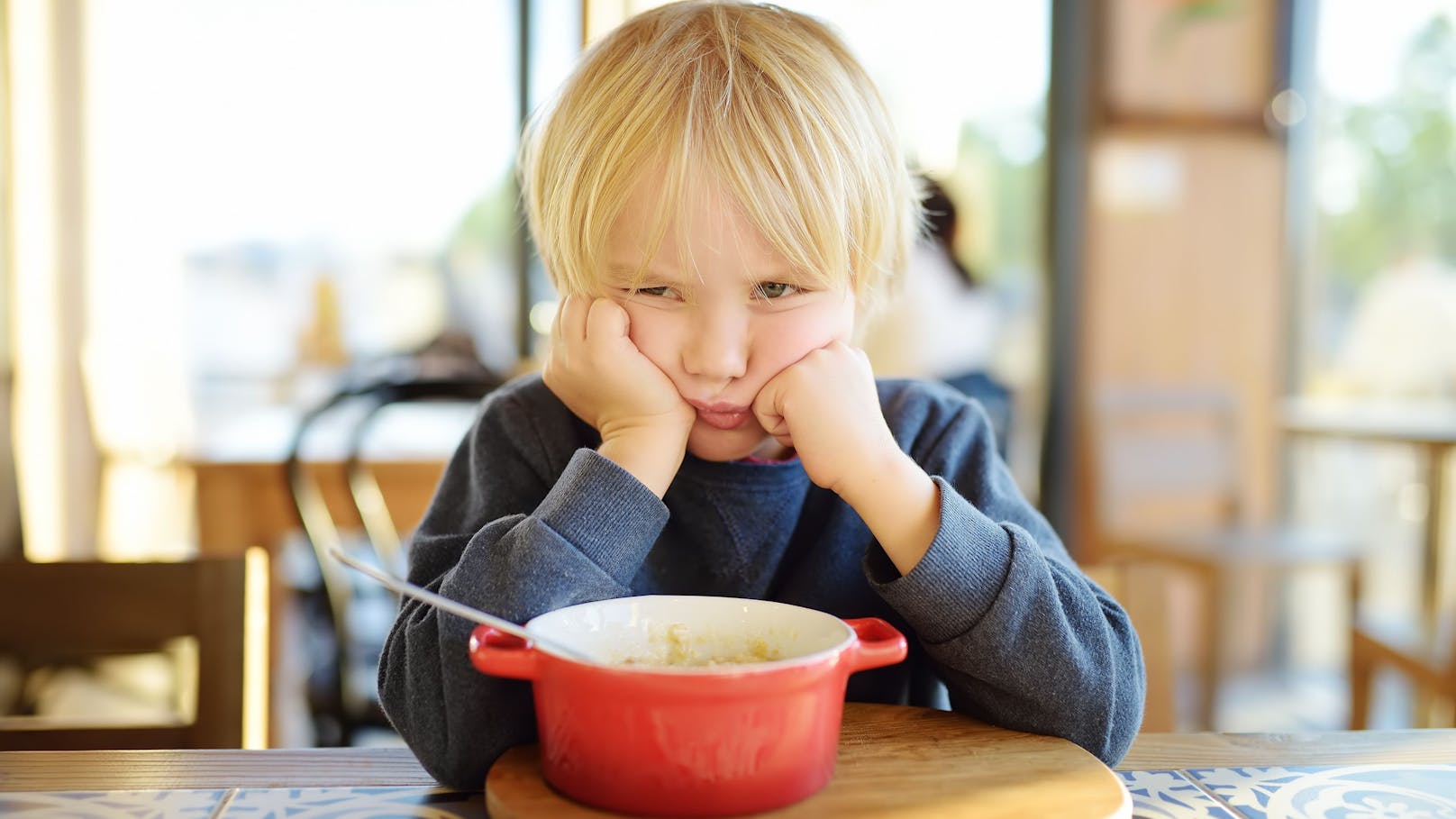 Aus diesem Grund bekommen Schulkinder kein Mittagessen