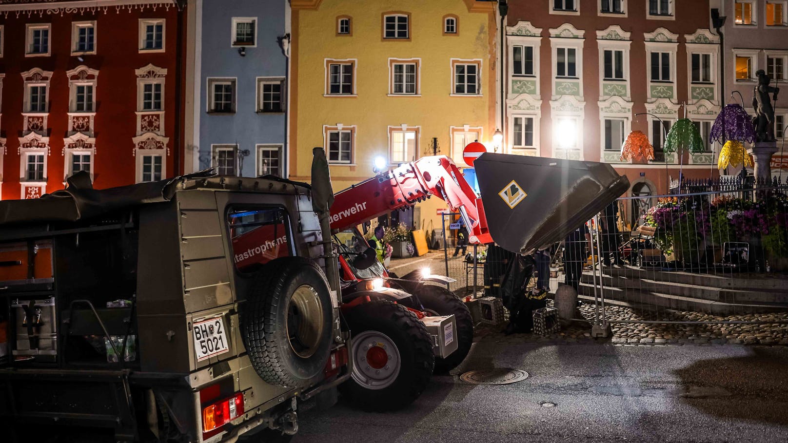 Nach dem Einsturz eines Kellers in Schärding (Oberösterreich) sind in der Nacht auf Mittwoch die beiden verschütteten Bauarbeiter tot geborgen worden.