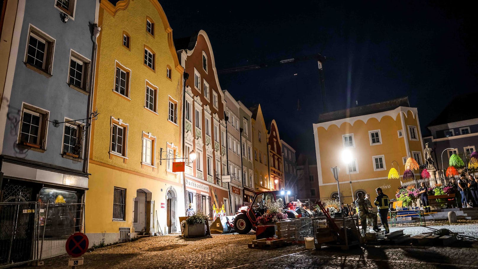 Nach dem Einsturz eines Kellers in Schärding (Oberösterreich) sind in der Nacht auf Mittwoch die beiden verschütteten Bauarbeiter tot geborgen worden.