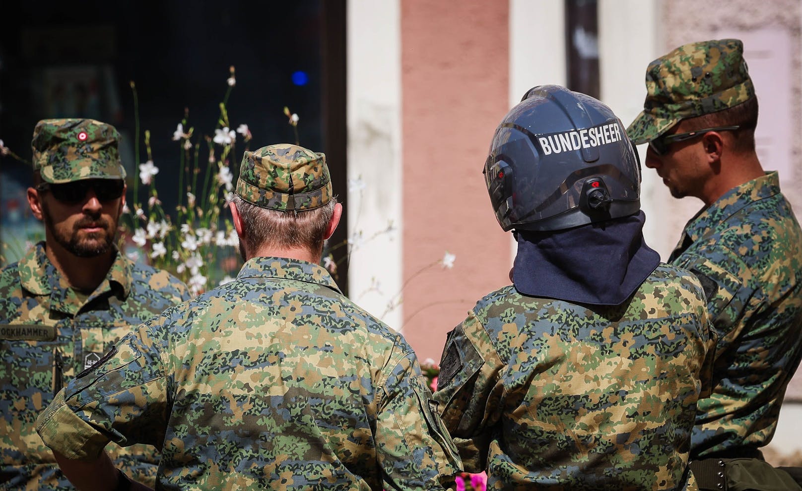 Nach dem Einsturz eines Kellers in Schärding (Oberösterreich) sind in der Nacht auf Mittwoch die beiden verschütteten Bauarbeiter tot geborgen worden.