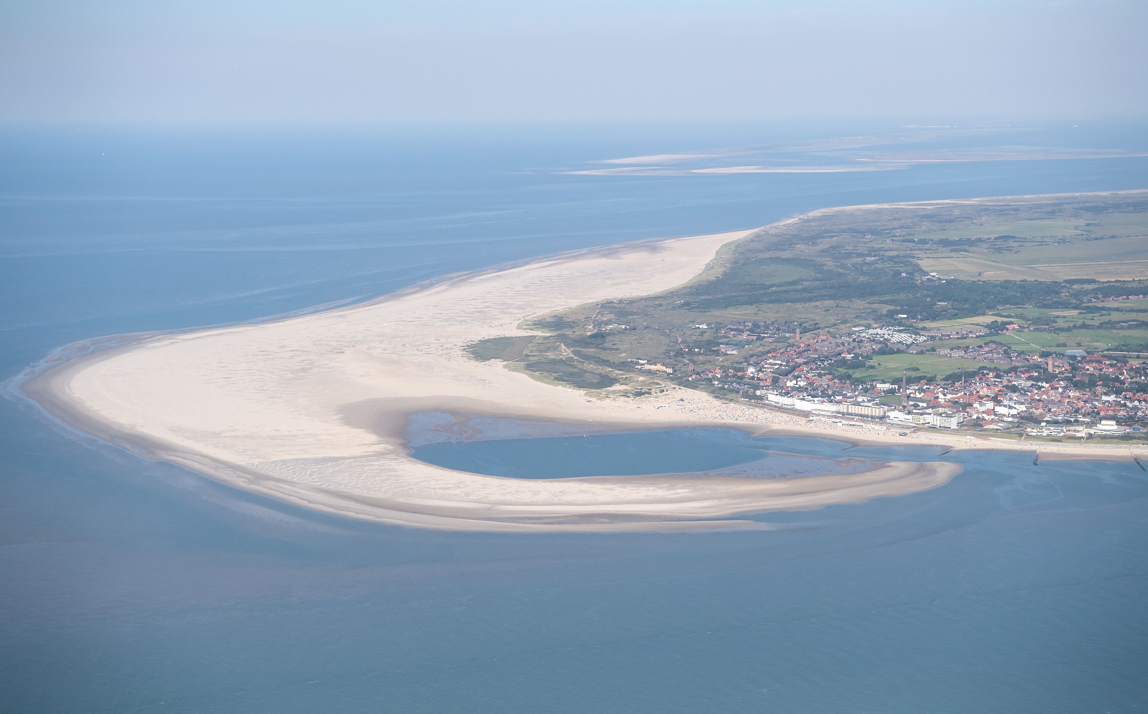 50 Seemeilen nordwestlich der Nordseeinsel Borkum ist eine Segeljacht gesunken.