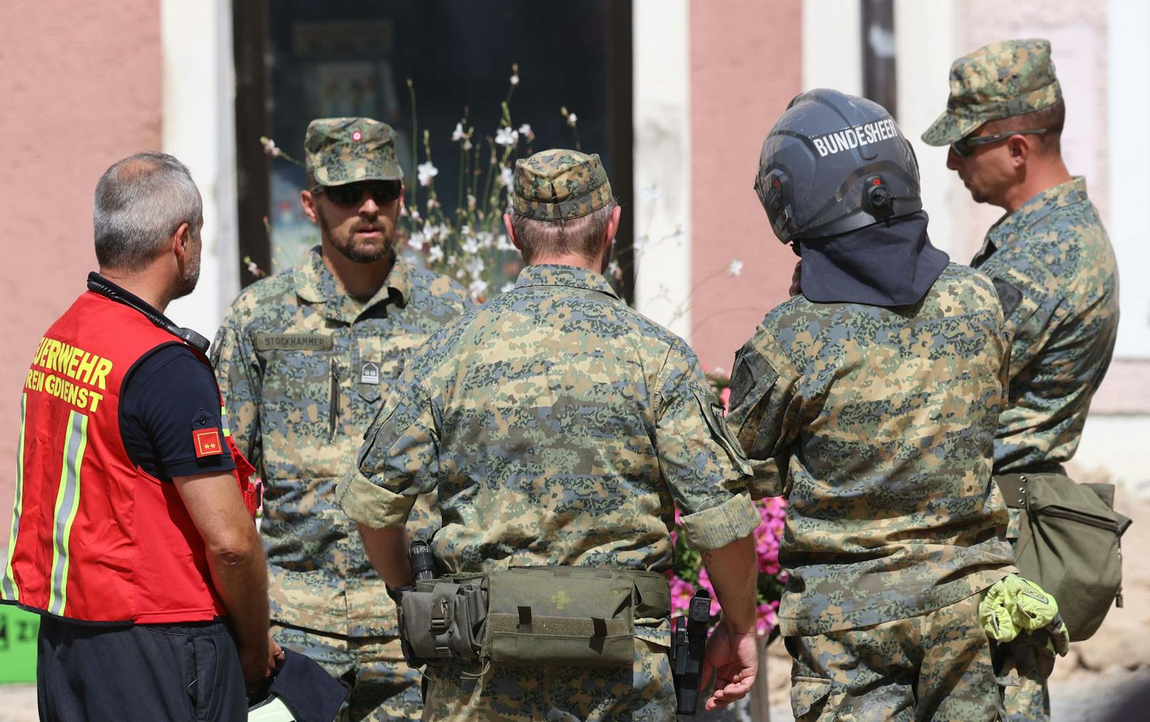 Nach dem Einsturz eines Kellers in Schärding (Oberösterreich) sind in der Nacht auf Mittwoch die beiden verschütteten Bauarbeiter tot geborgen worden.