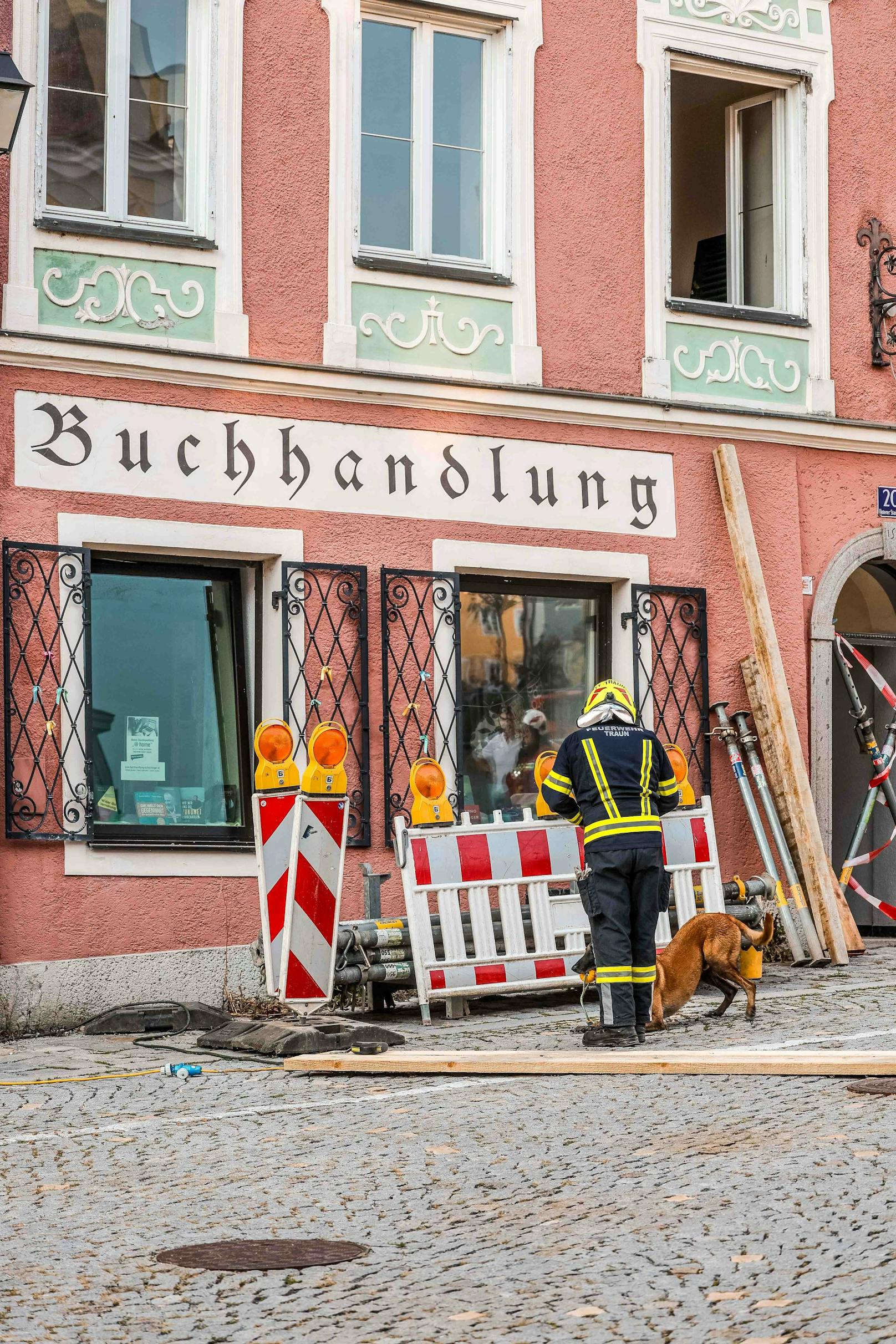 Nach dem Einsturz eines Kellers in Schärding (Oberösterreich) sind in der Nacht auf Mittwoch die beiden verschütteten Bauarbeiter tot geborgen worden.