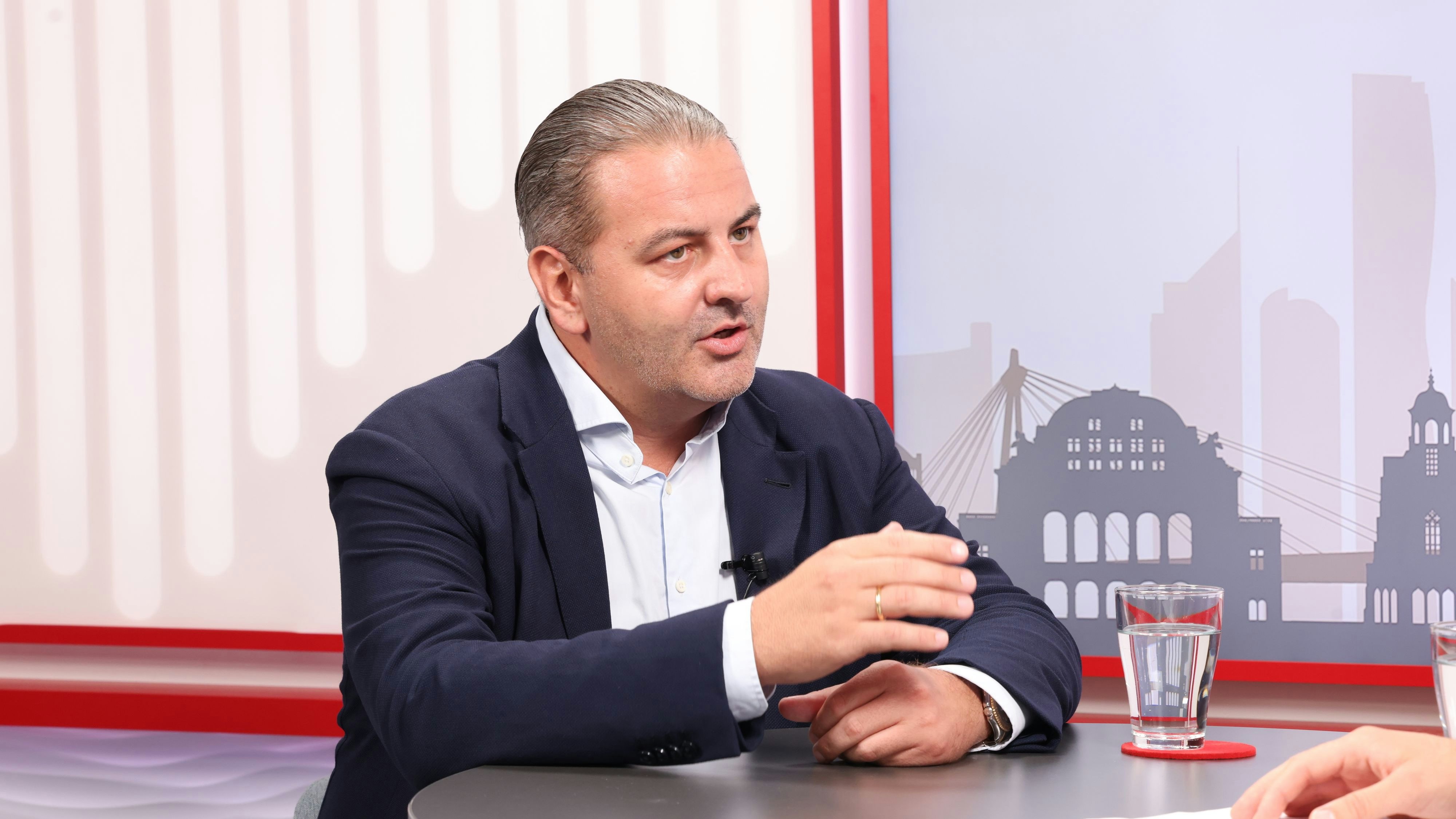 Leo Lugner (FPÖ) fordert ein Auftrittsverbot für die Band.