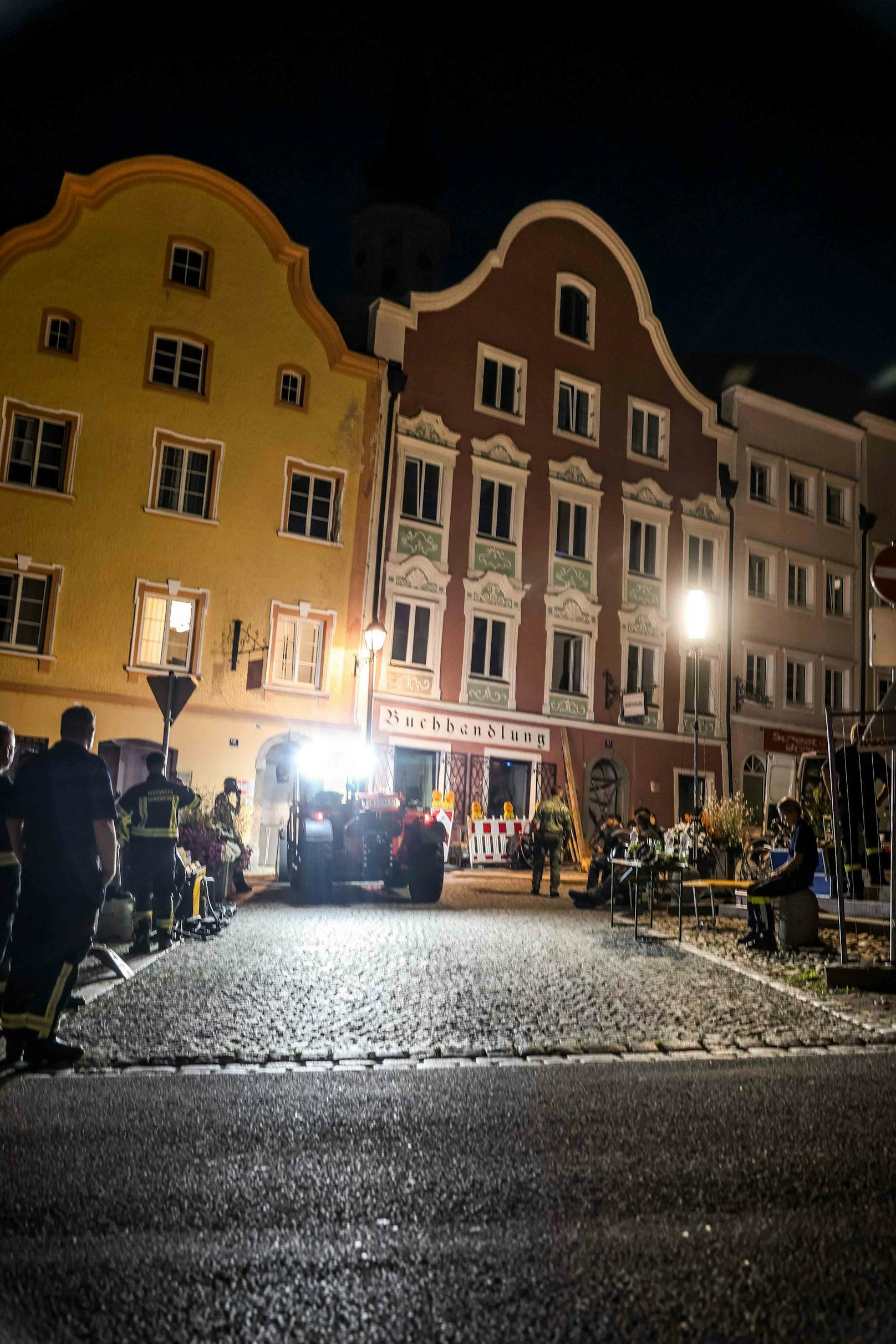 Nach dem Einsturz eines Kellers in Schärding (Oberösterreich) sind in der Nacht auf Mittwoch die beiden verschütteten Bauarbeiter tot geborgen worden.