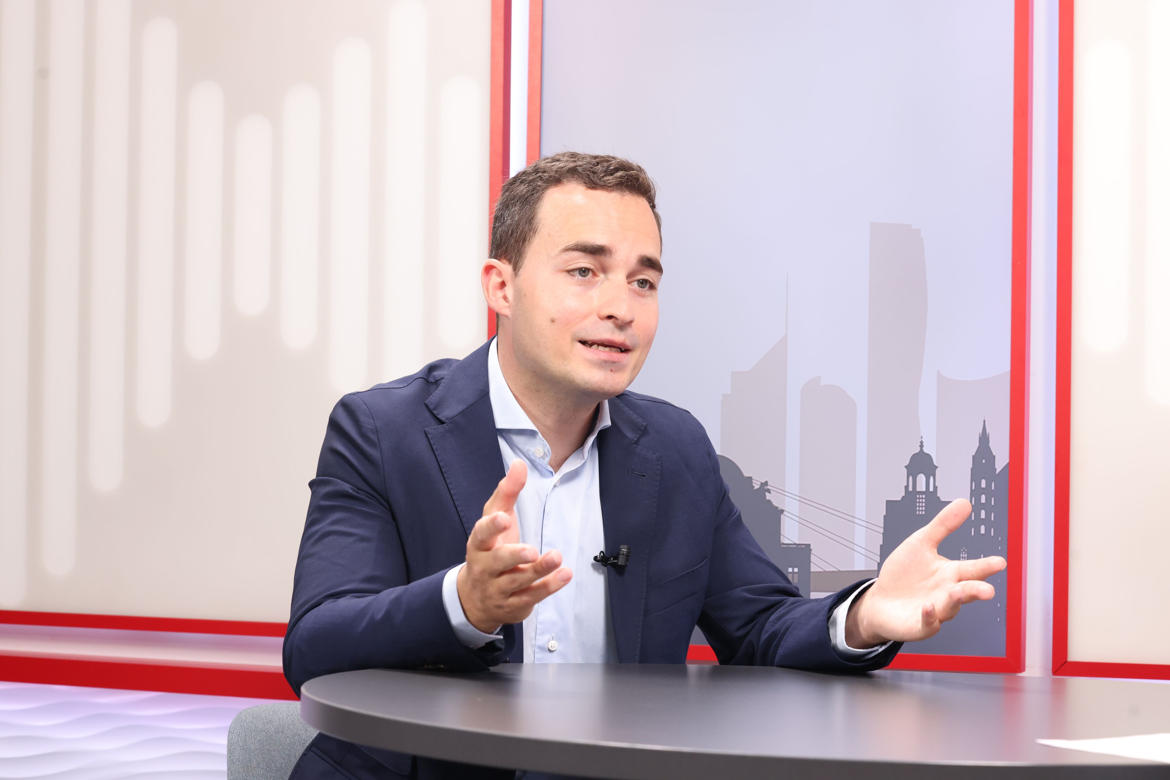 FPÖ-Wien-Klubobmann Maximilian Krauss fordert ein Ende der Bevorzugung von Mindestsicherungs-Beziehern und Asylwerbern.