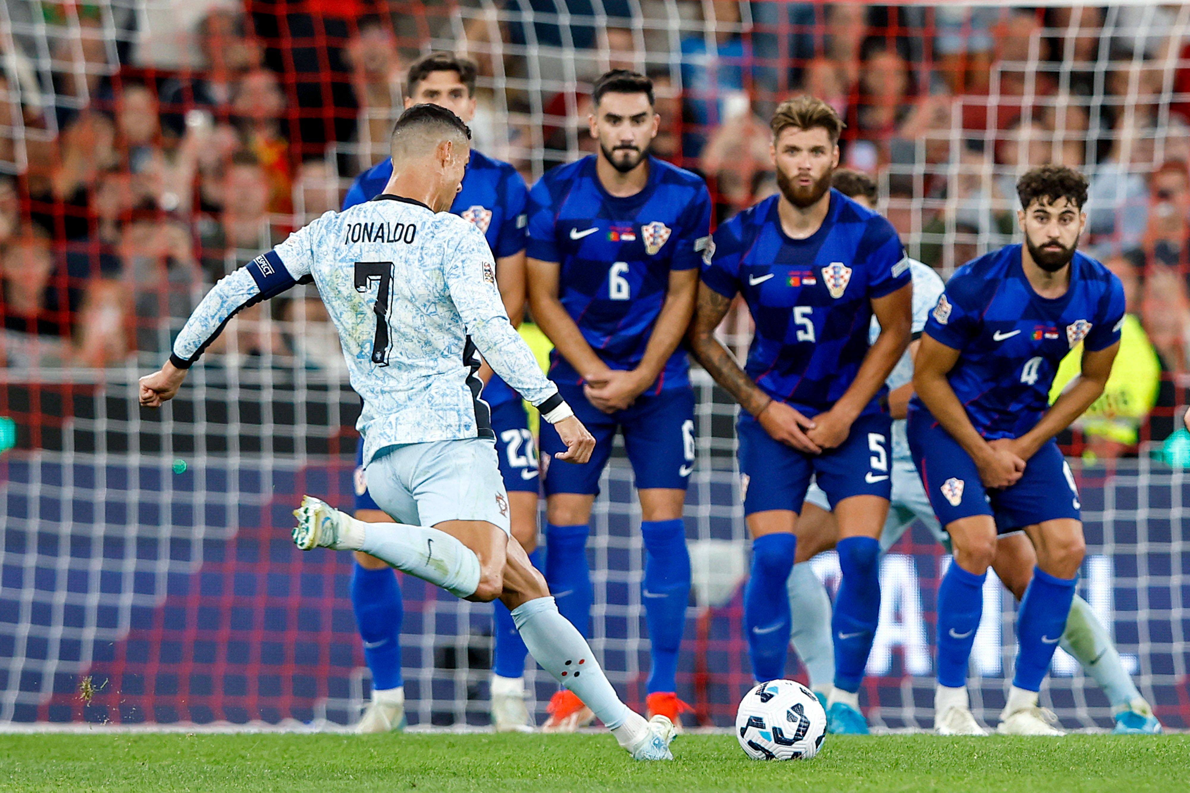 Cristiano Ronaldo beim Freistoß.