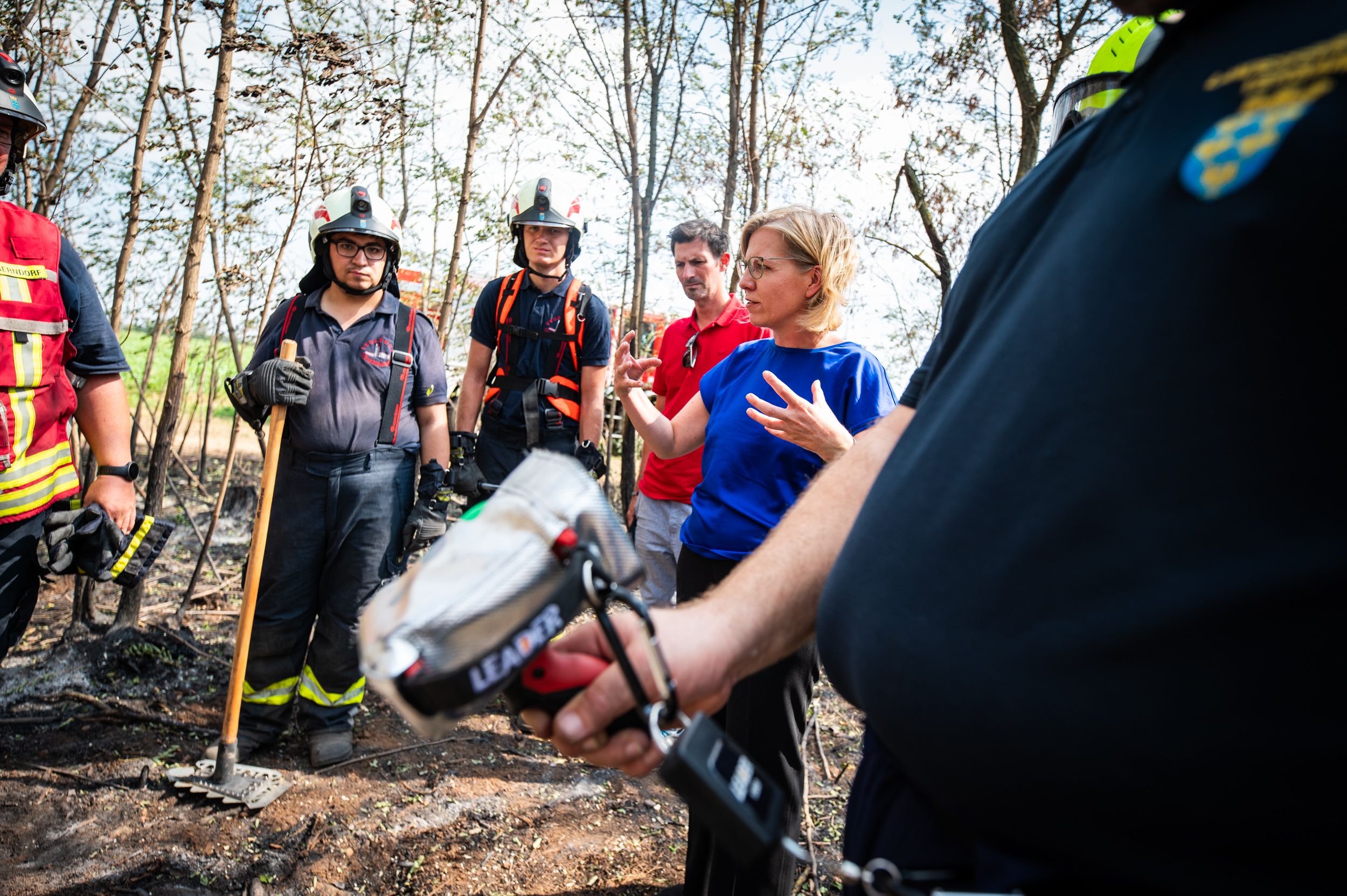 Ministerin Leonore Gewessler informierte sich vor Ort über die Lage und ebdankte sich bei den Einsatzkräften.