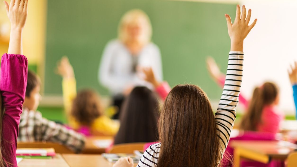 Bald sitzen die Schüler wieder in der Klasse. Ob dort auch immer ein Lehrer steht, ist nach wie vor unklar.