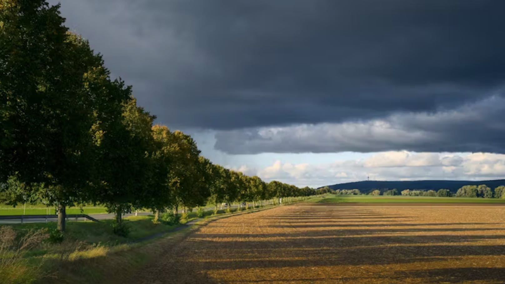 <strong>05.09.2024: Hitze-Periode dauert an, doch dann ändert sich alles.</strong> In den kommenden Tagen bleibt es in Österreich spätsommerlich heiß. <a data-li-document-ref="120057074" href="https://www.heute.at/s/hitze-periode-dauert-an-doch-dann-aendert-sich-alles-120057074">Doch eine Änderung der Wetterlage lässt nicht mehr lange auf sich warten &gt;&gt;&gt;</a>