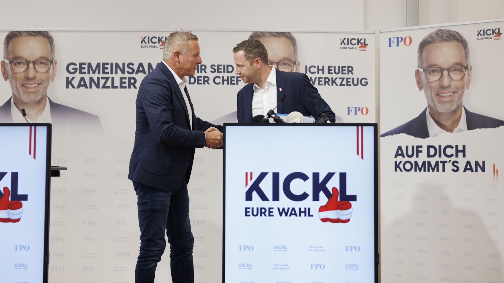 Am Donnerstag präsentierte FPÖ-Generalsekretär Michael Schnedlitz gemeinsam mit Mario Kunasek die zweite Plakatewelle der FPÖ.