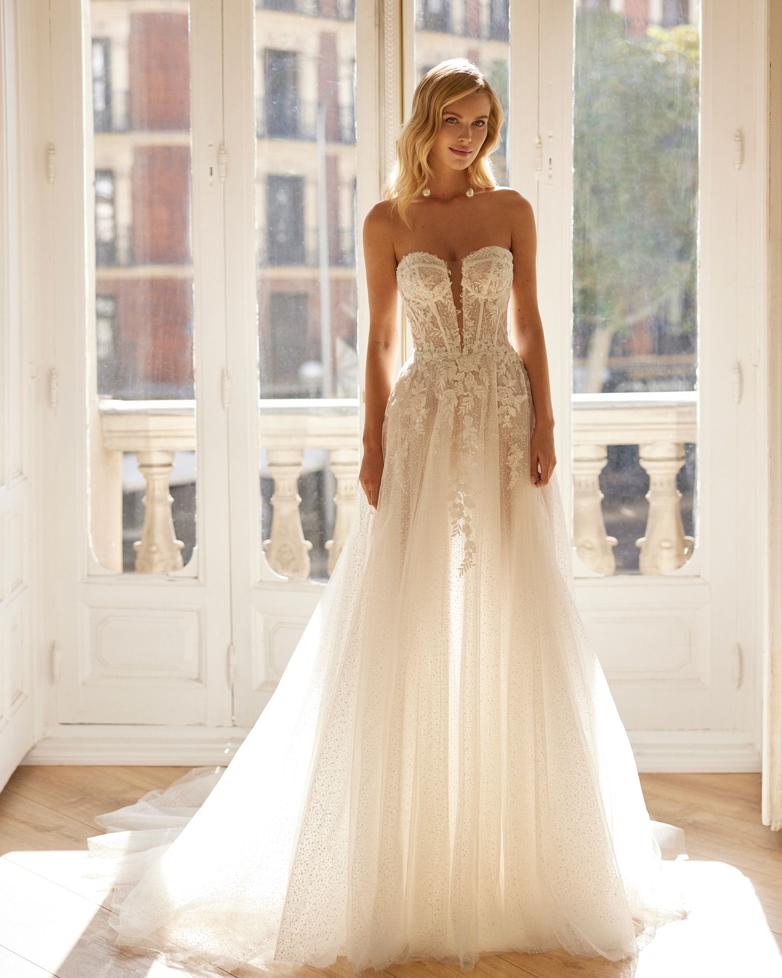 Es darf auch feenhaft sein. So wie bei diesem Hochzeitskleid von 