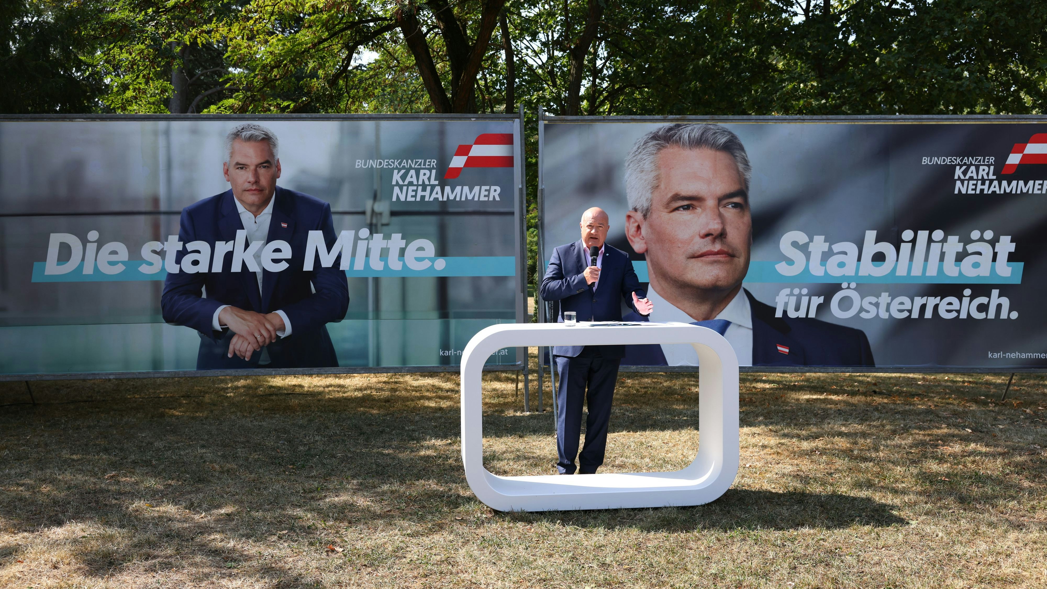 Die ÖVP setzt bei den Plakaten auf eine starke Mitte, das aber mit Stabilität