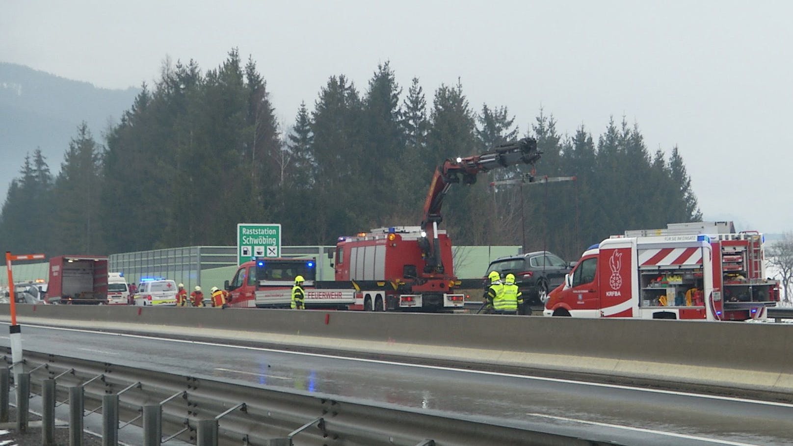 Lkw steht in Flammen – Semmering Schnellstraße gesperrt