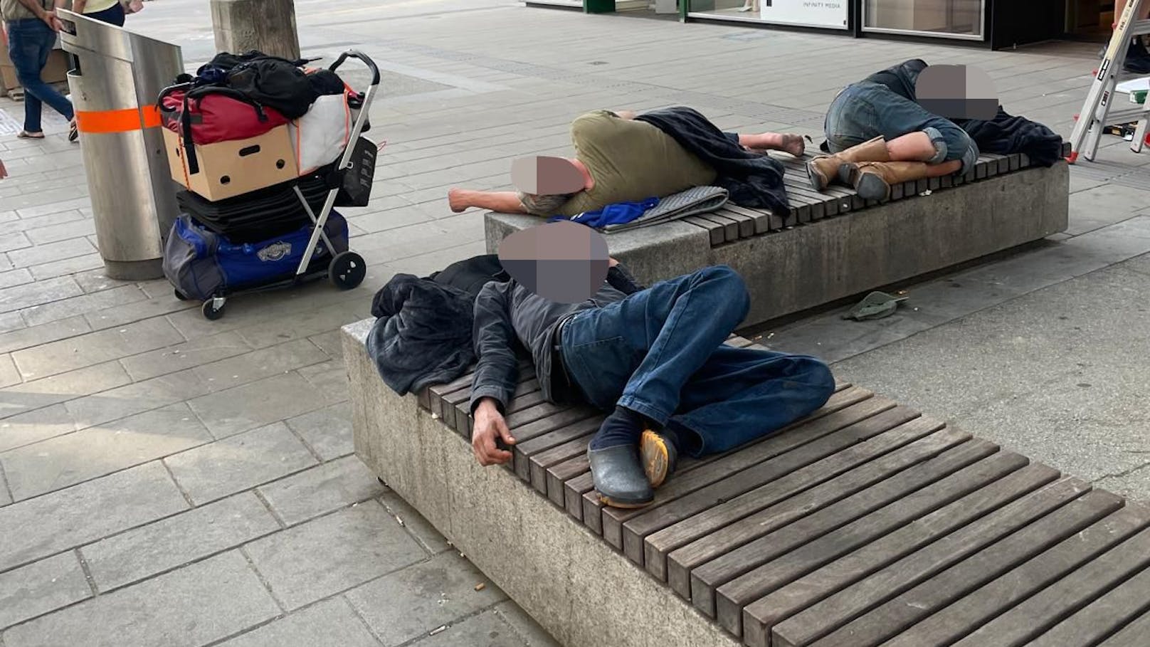 "Obdachlose warfen Wodka-Flasche in Schanigarten!"