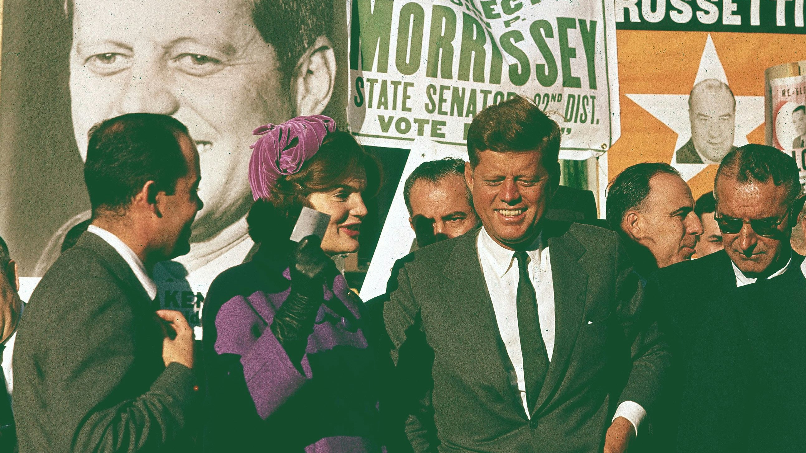 Download von www.picturedesk.com am 06.09.2024 (15:19).  This is an October 1960 photo of John F. Kennedy and his wife Jacqueline Kennedy campaigning in New York City. (AP Photo) - 19601001_PD0198 - Rechteinfo: Rights Managed (RM)