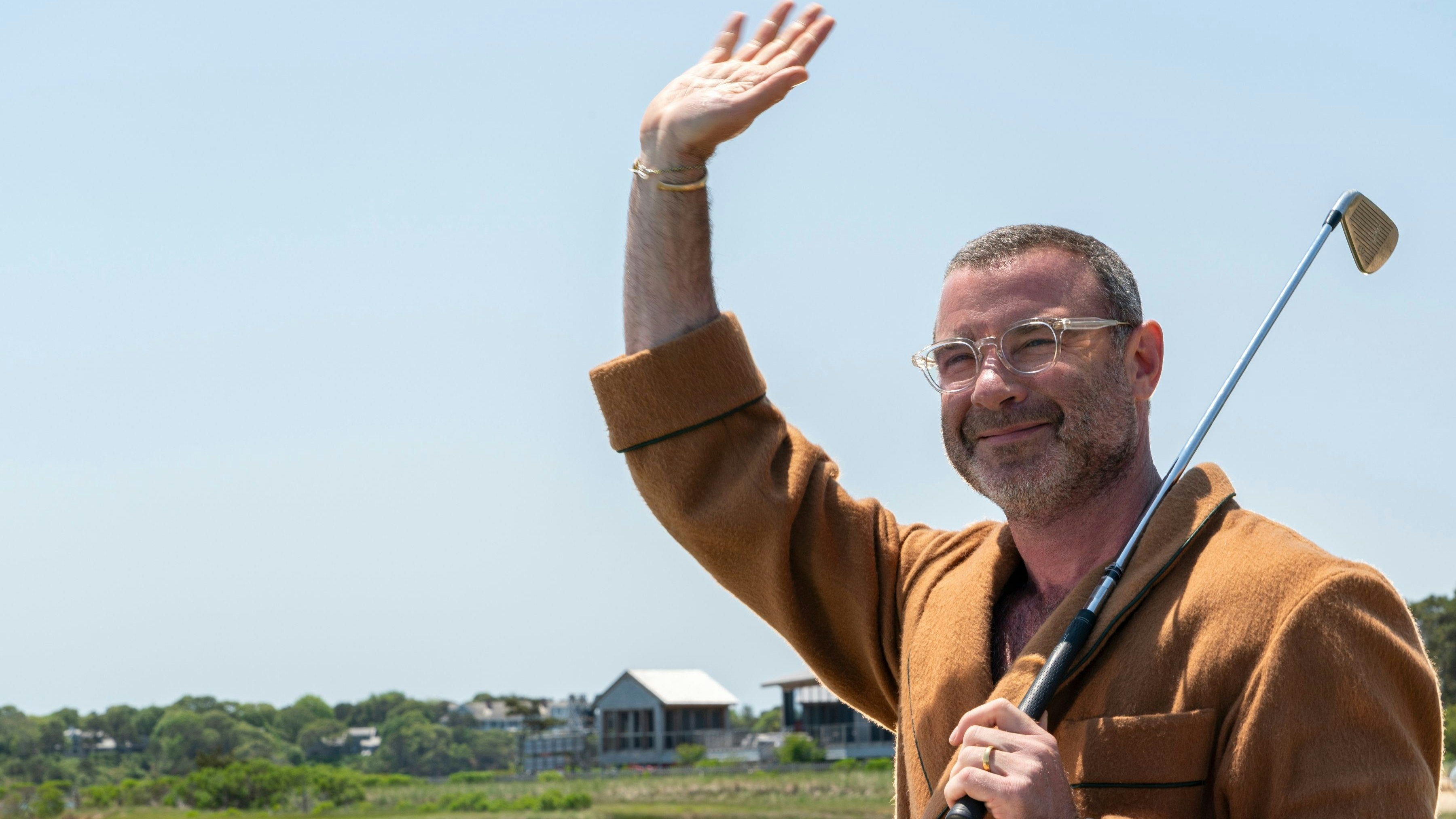 Tolle Rolle: Liev Schreiber gibt den Ungustl Tag Winbury, der immer entweder ein Glas Alkohol oder einen Joint in der Hand hat (und manchaml eben auch einen Golfschläger),&nbsp; überzeugend