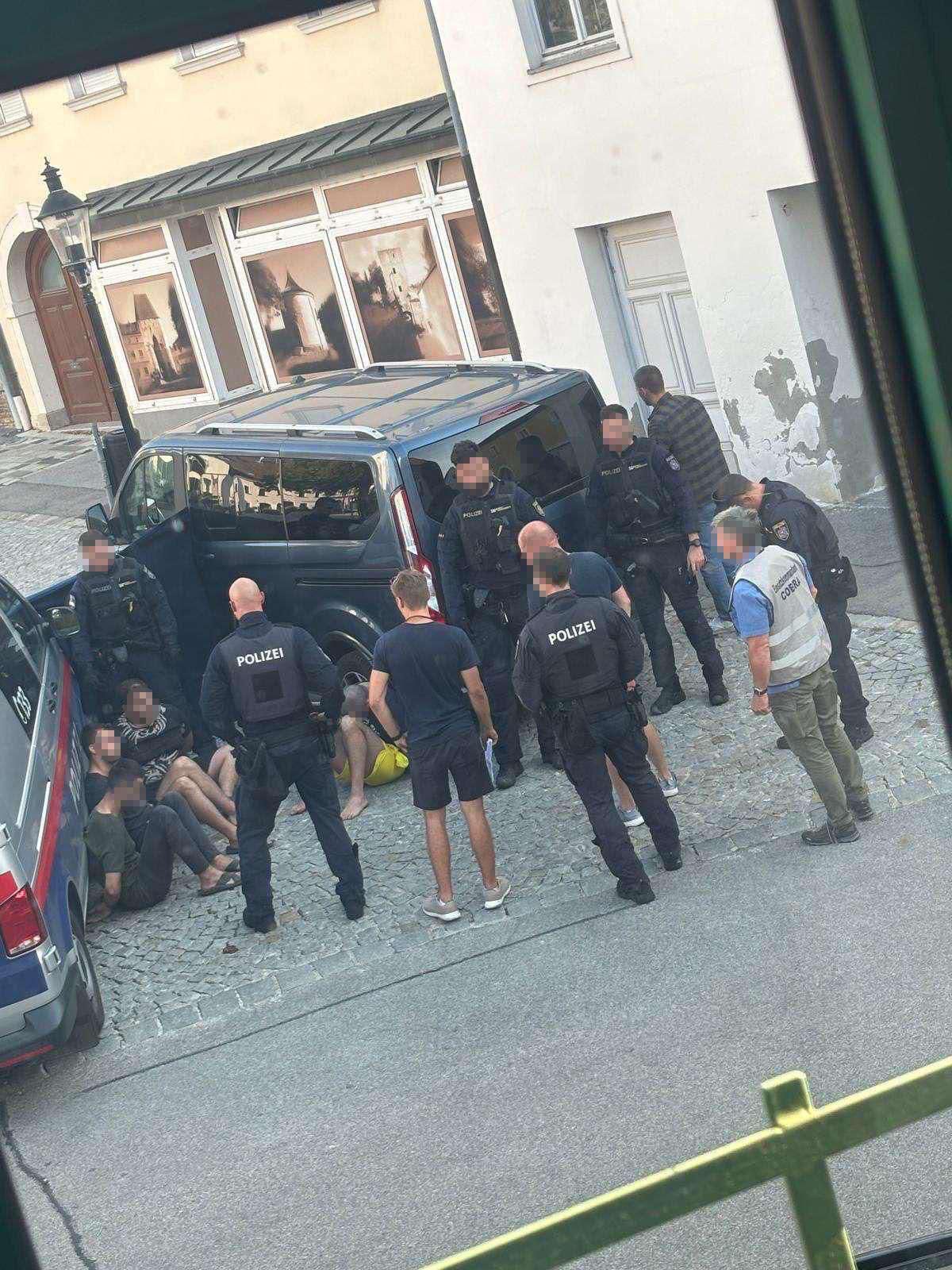 Die mutmaßlichen Drogendealer wurden festgenommen.