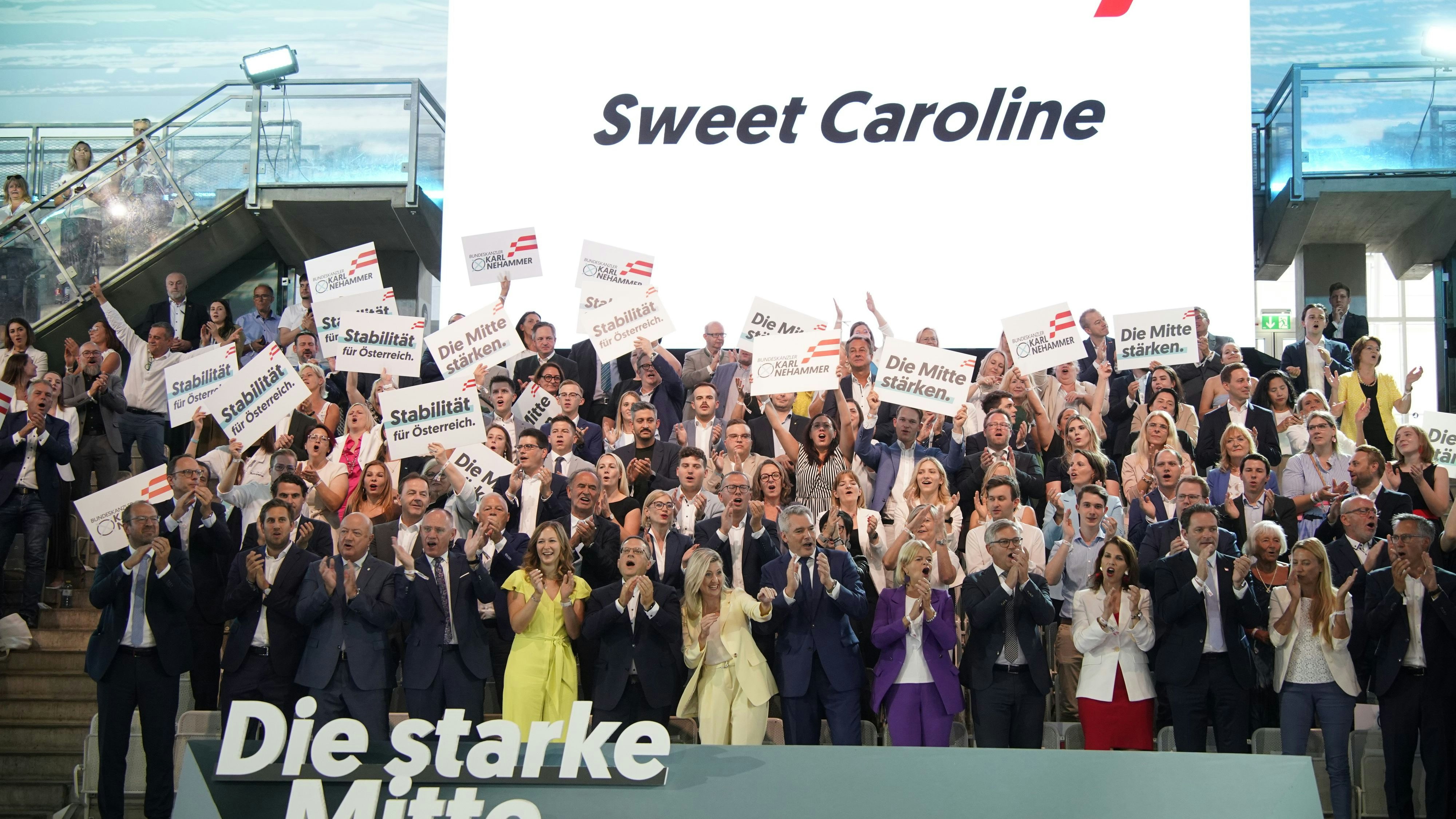 "Sweet Caroline": Zum  DJ-Ötzi-Cover rockten die ÖVPler richtig ab.