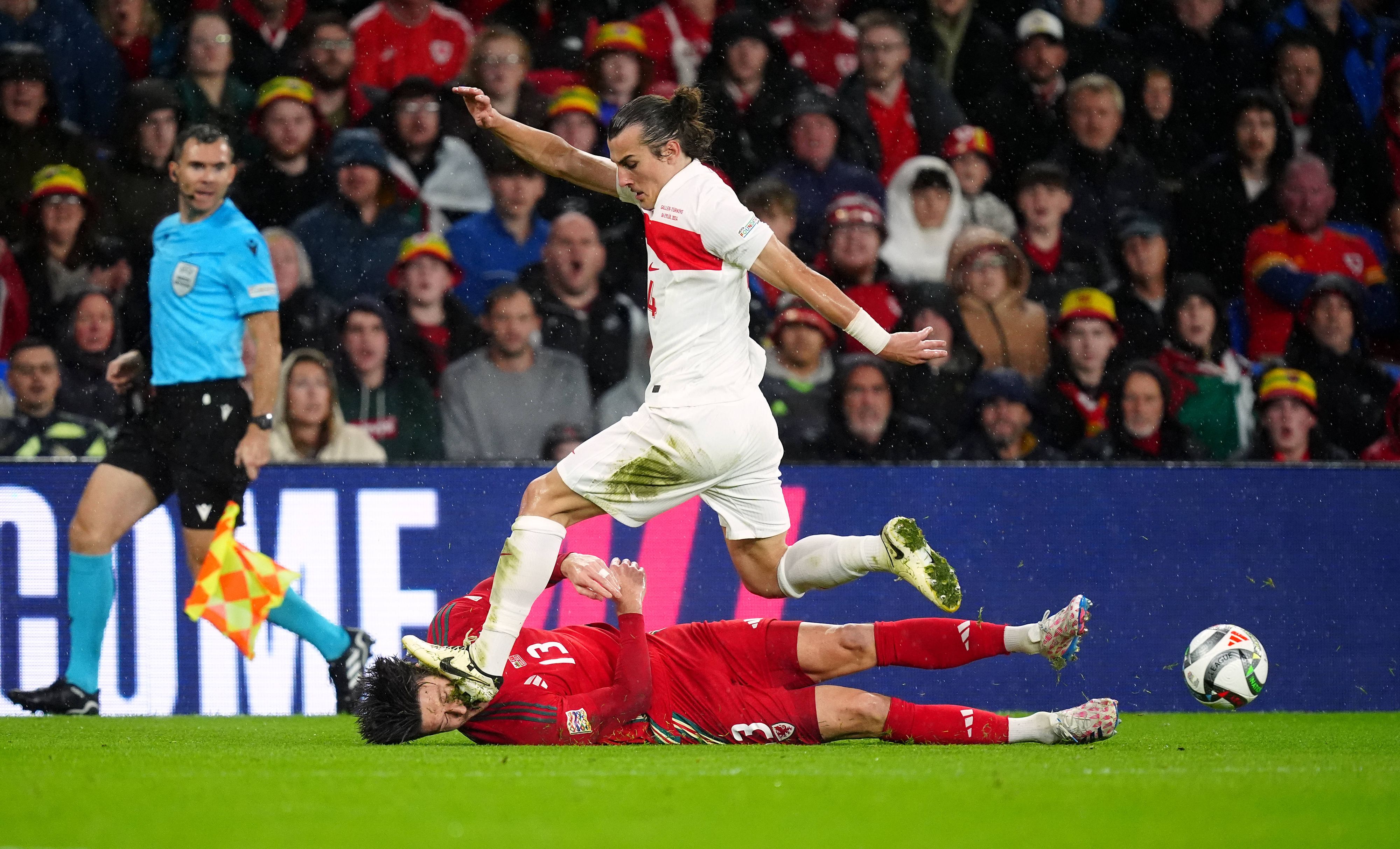 Wilde Szene in der Nations League