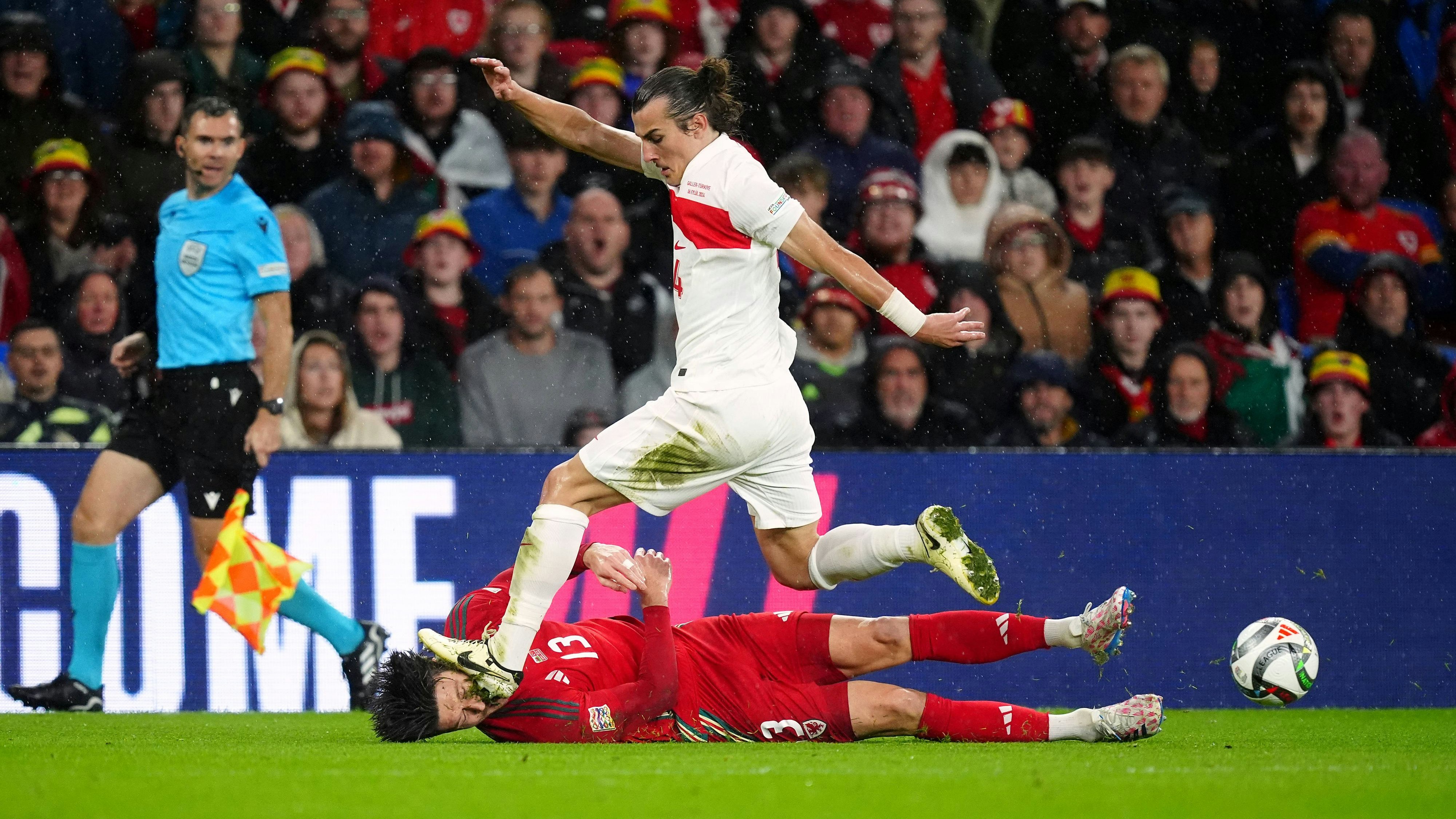 Wilde Szene in der Nations League