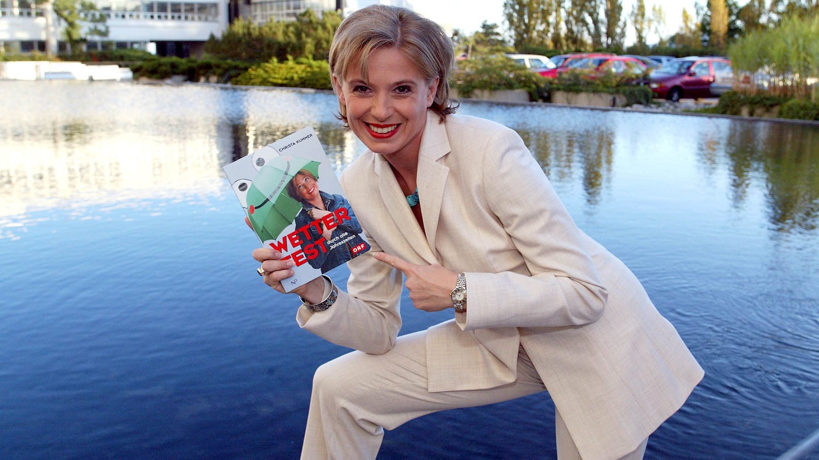 2002: Christa Kummer bei der Buchpräsentation von "Wetterfest durch die Jahreszeiten".