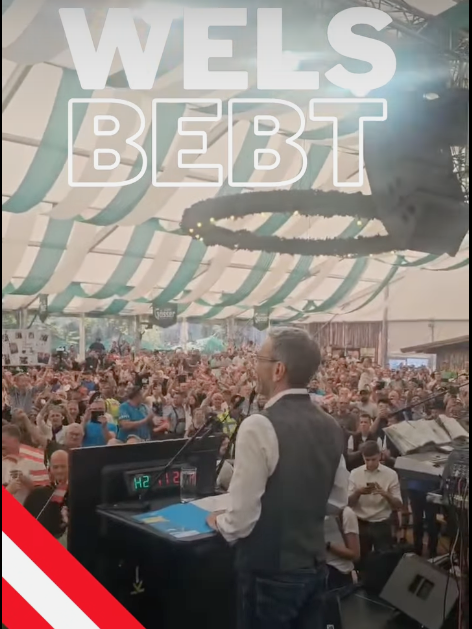 Vor vollen Reihen sprach Kickl beim Welser Volksfest