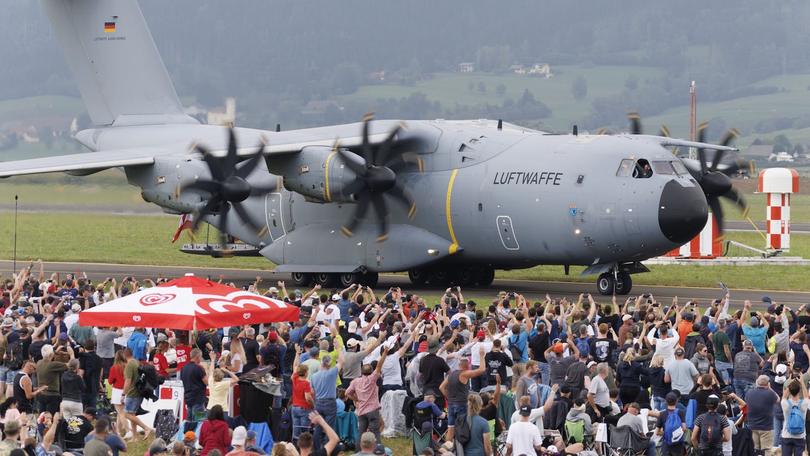 Enormer Besucheransturm auf "Airpower24" in Zeltweg