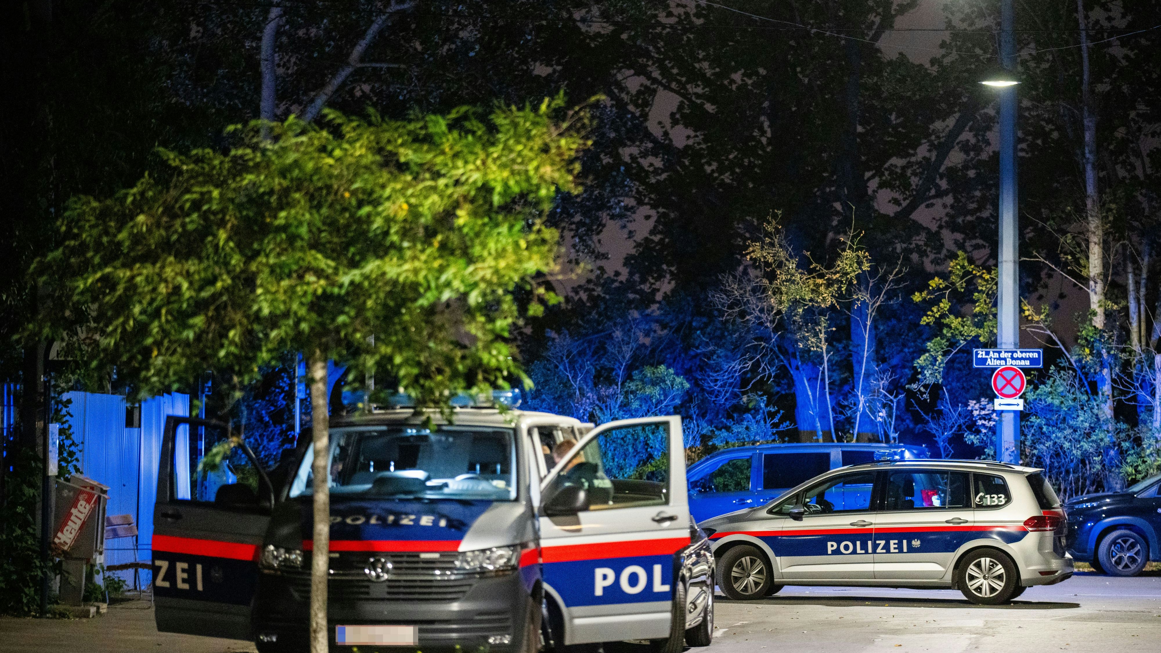 Archivbild eines nächtlichen Polizeieinsatzes in Wien-Floridsdorf.