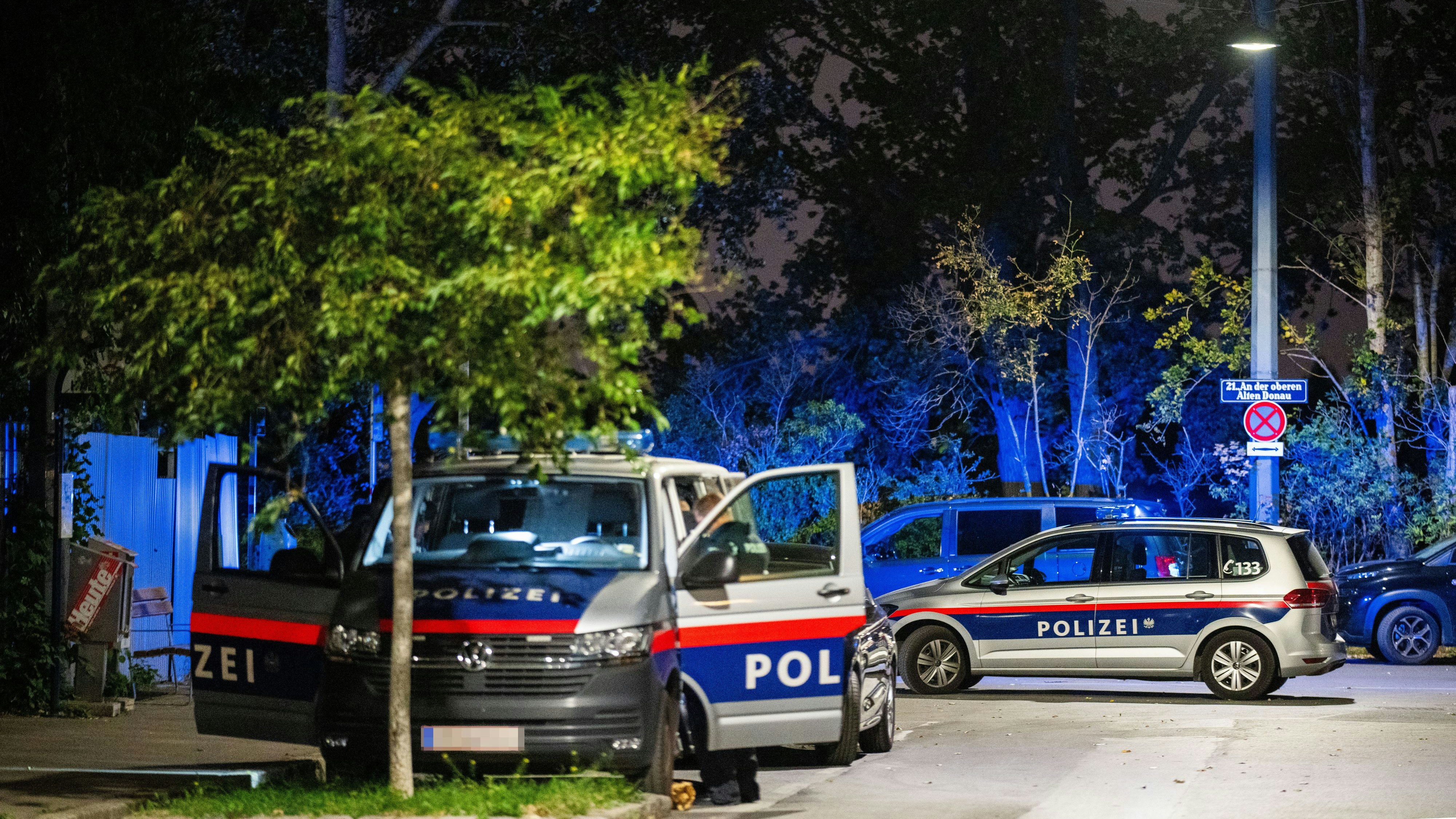 Archivbild eines nächtlichen Polizeieinsatzes in Wien-Floridsdorf.