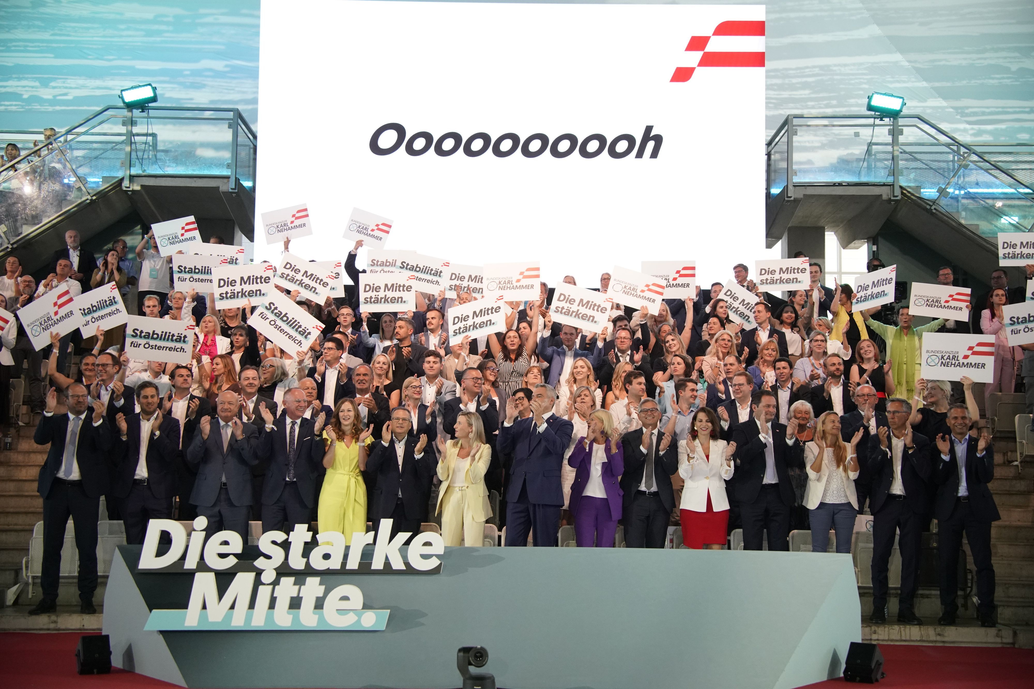 Zum Schluss des ÖVP-Wahlkampf-Auftakts am 7. September in der Steffl Arena hieß es: Alle singen gemeinsam.