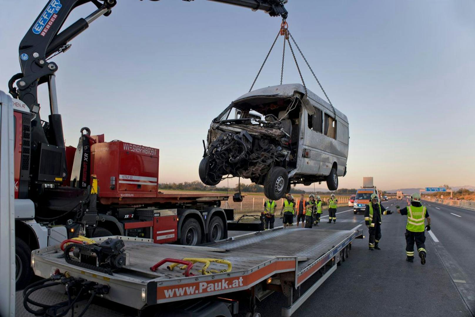 Schwerer Verkehrsunfall auf der A2 bei Traiskirchen im Bezirk Baden