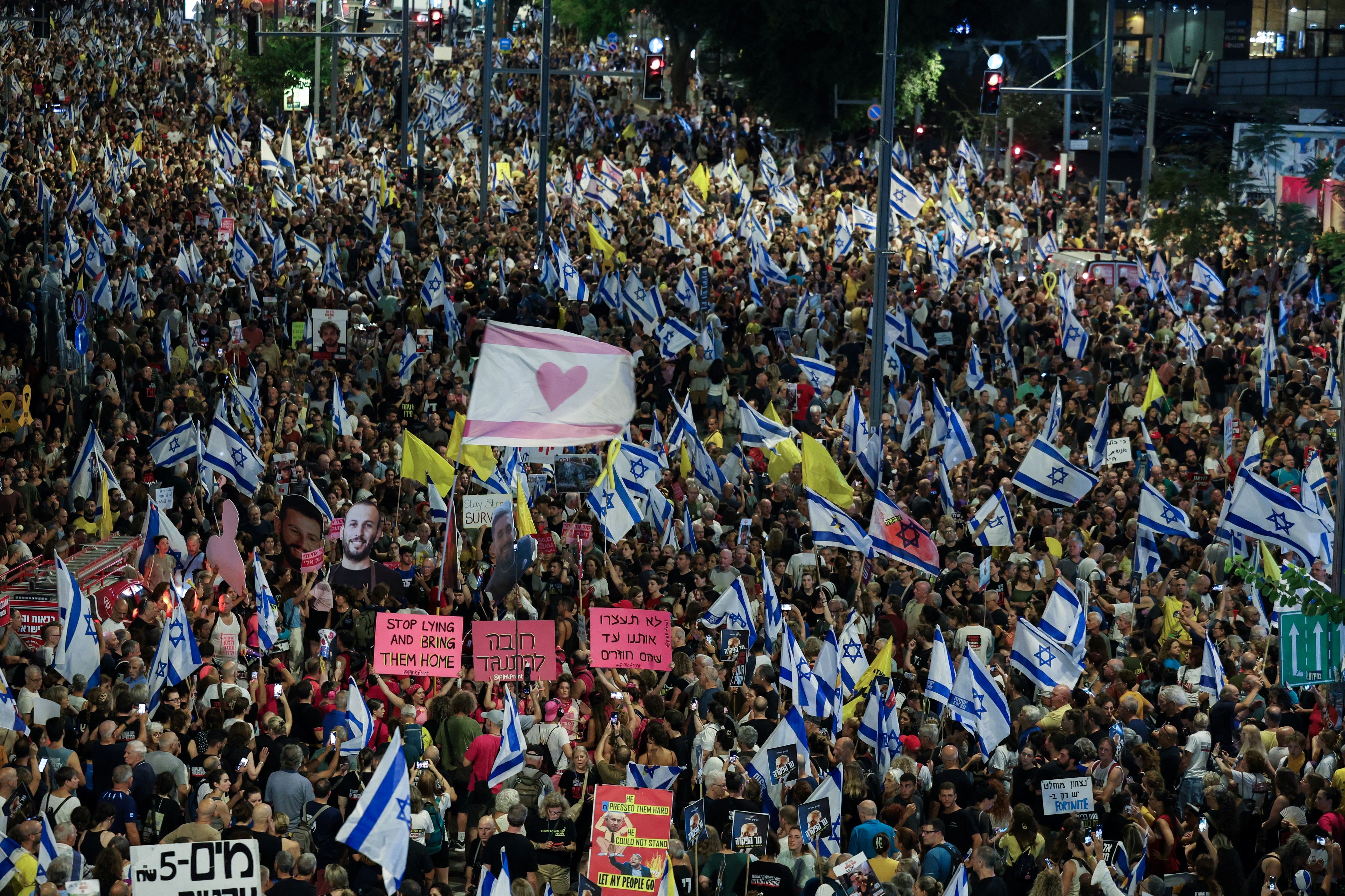 Am Samstagabend kam es in Tel Aviv erneut zu einer Großdemo für einen Geisel-Deal mit der Hamas. 