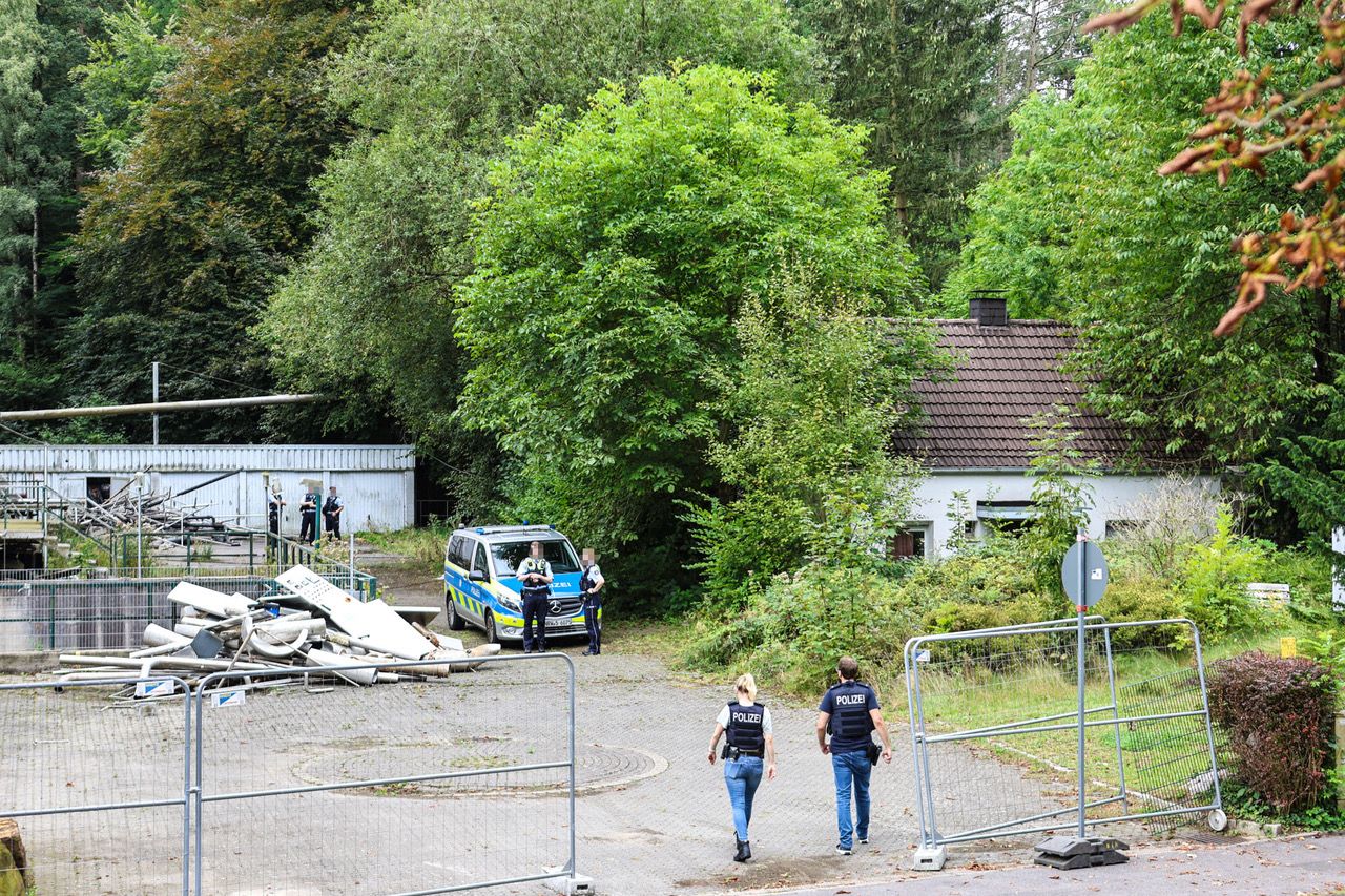 Polizisten am Tatort des alten Brauerei-Geländes in Iserlohn.