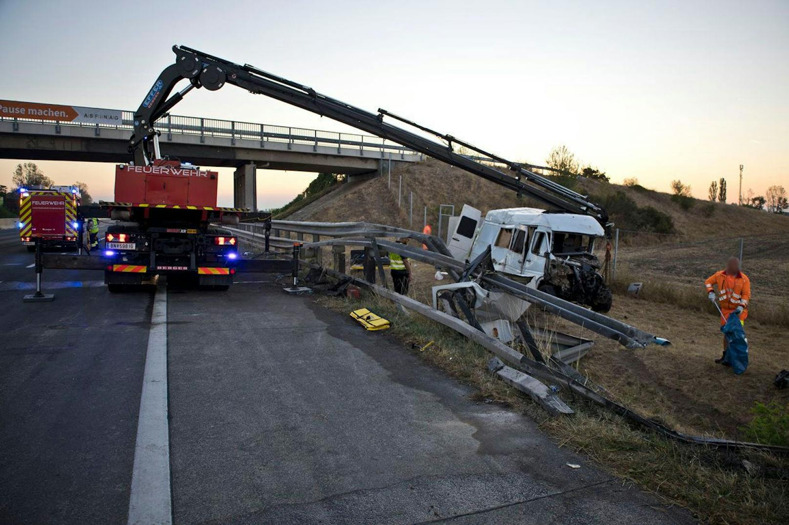 Schwerer Verkehrsunfall auf der A2 bei Traiskirchen im Bezirk Baden