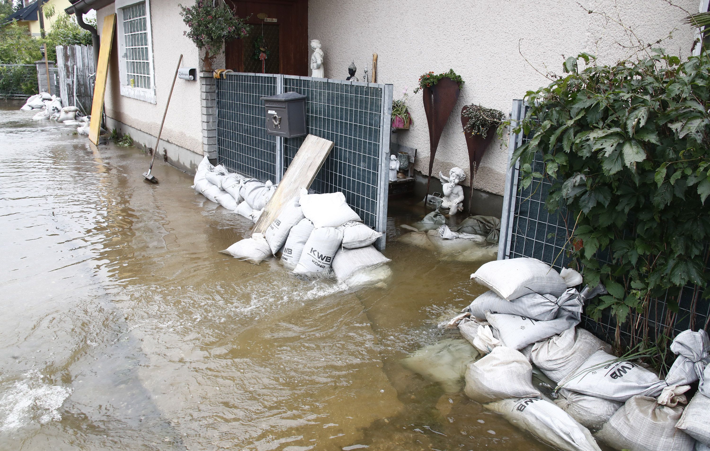 Heftige Regenfälle treffen den Süden. Es drohen wieder Überschwemmungen. (Archivbild)