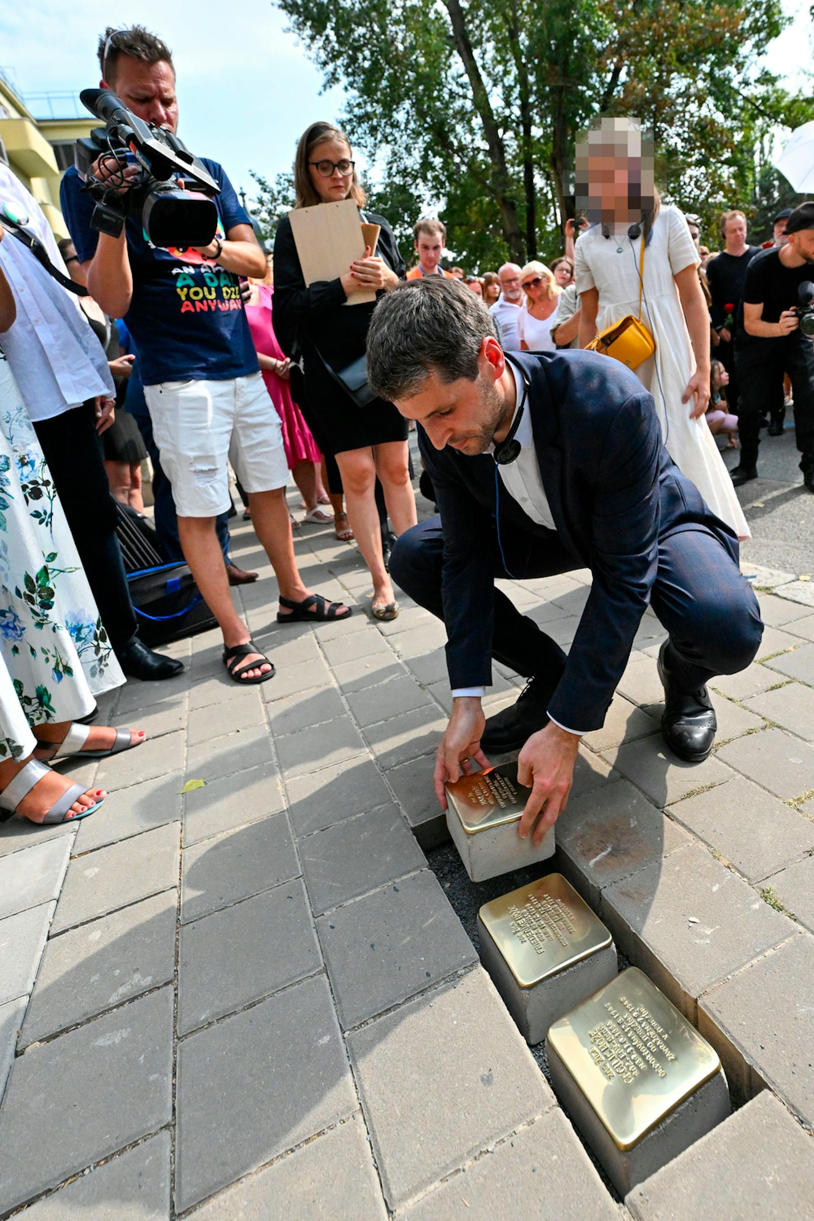 Die jüdischen Familien Tugendhat, Low-Beer und Hoze wurden mit den Stolpersteinen an ihren früheren Wohnorten verewigt.