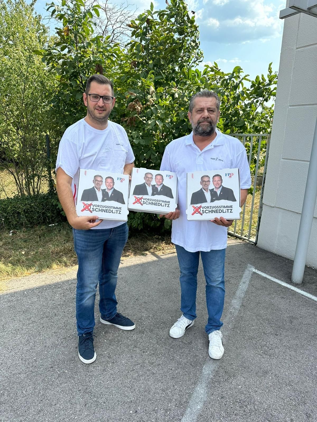 FPÖ setzt im Wahlkampf auf Pizza und Gemüse – im Bild: Philipp Gerstenmayer und Franz Lechner