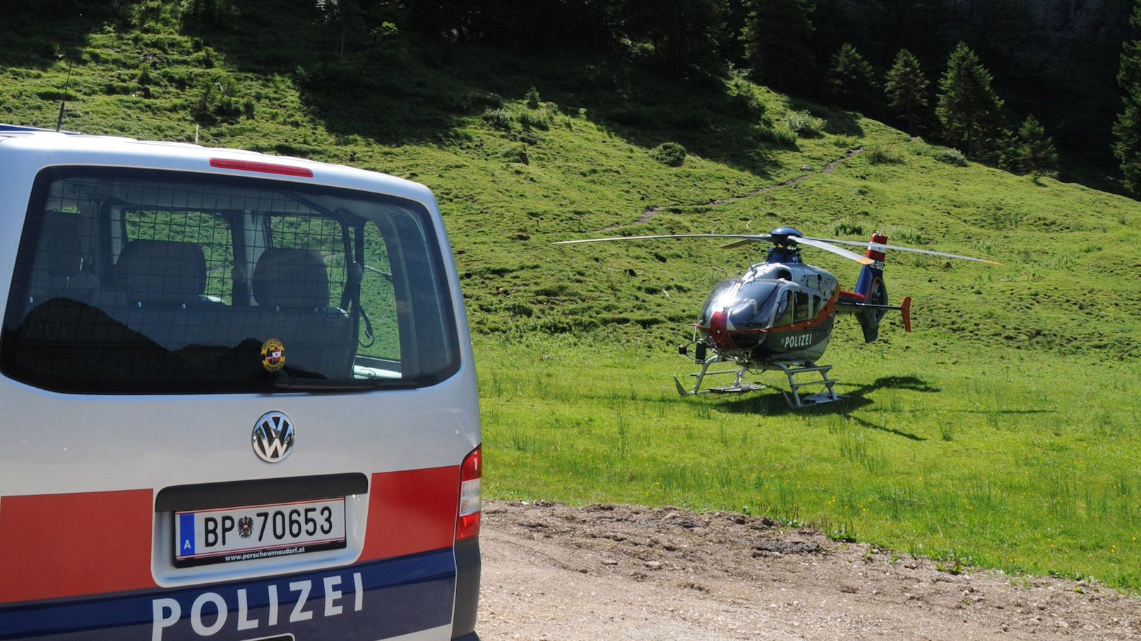 Frau stürzt 100 Meter in den Tod – Freundin sah alles