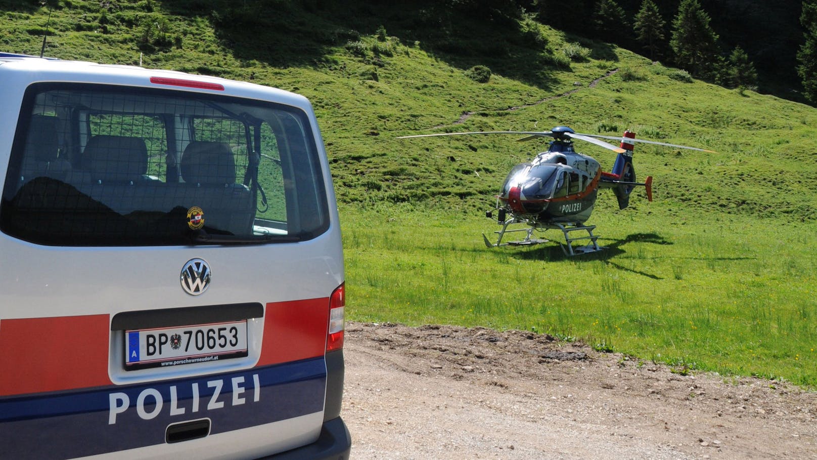 Frau stürzt 100 Meter in den Tod – Freundin sah alles