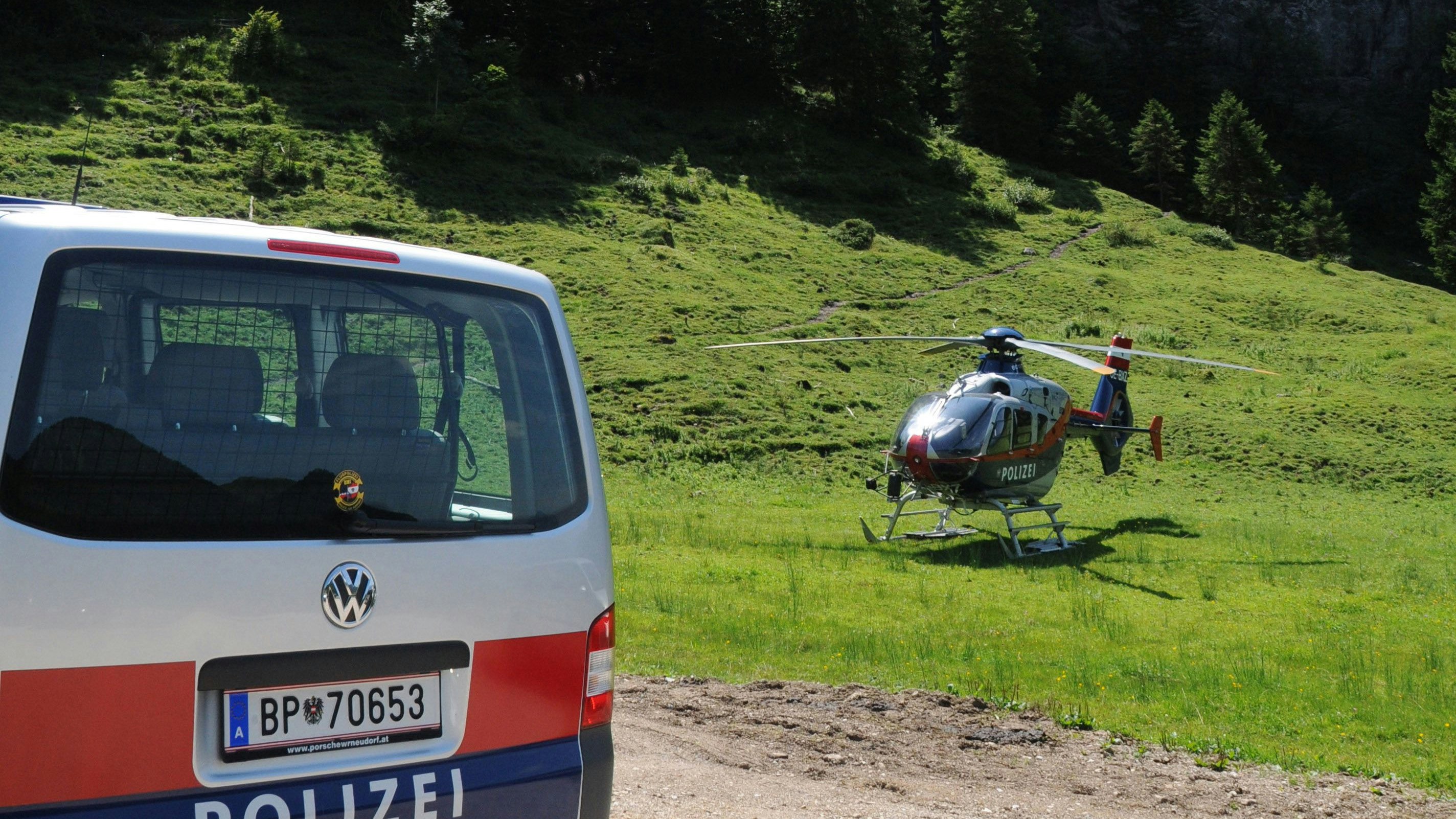 Heute.at - Wanderin findet Ausrüstung und stößt auf Leiche