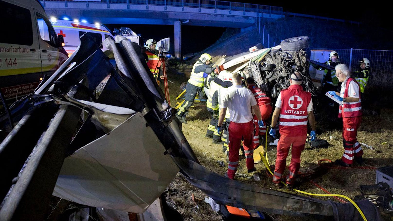 Schwerer Verkehrsunfall auf der A2 bei Traiskirchen im Bezirk Baden