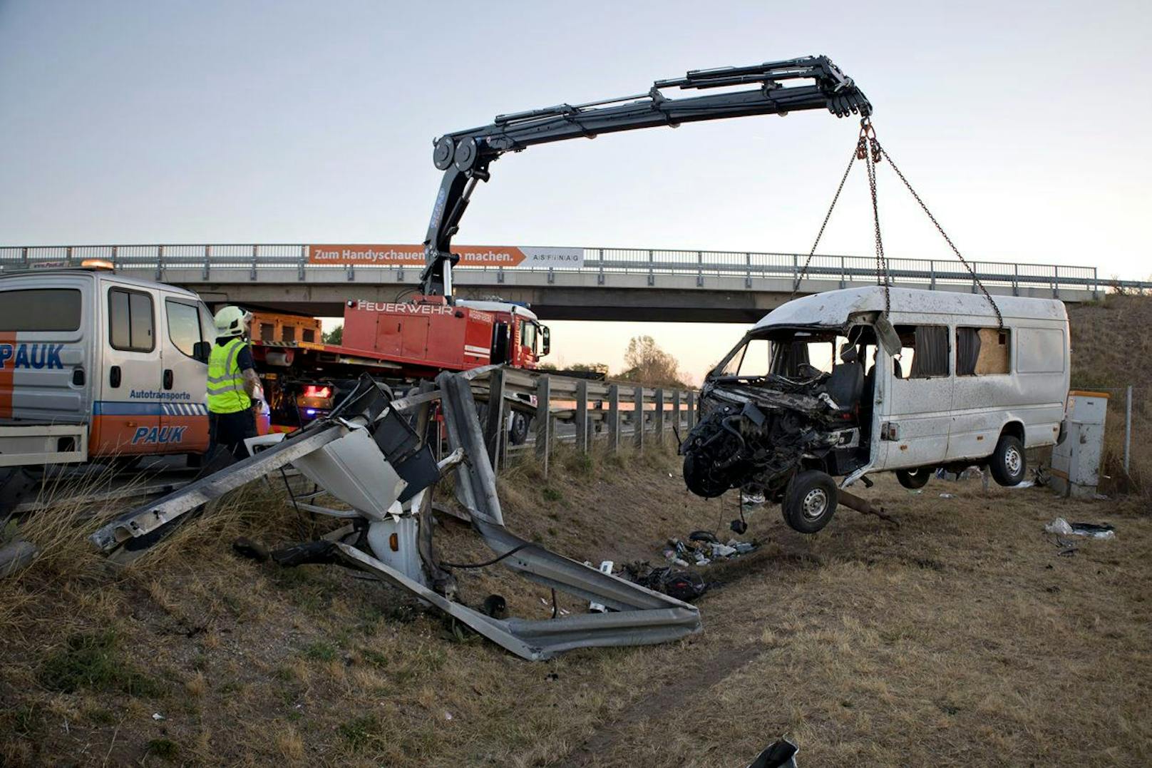 Schwerer Verkehrsunfall auf der A2 bei Traiskirchen im Bezirk Baden