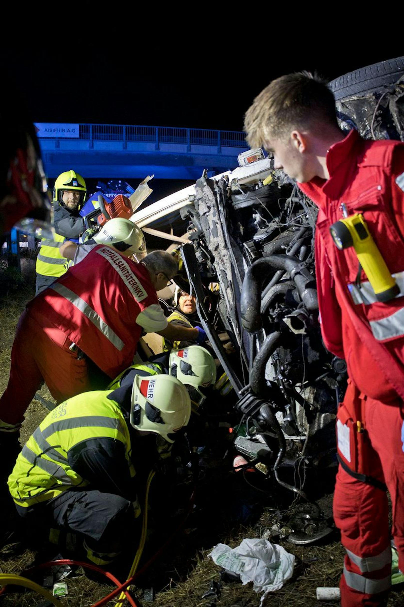 Schwerer Verkehrsunfall auf der A2 bei Traiskirchen im Bezirk Baden